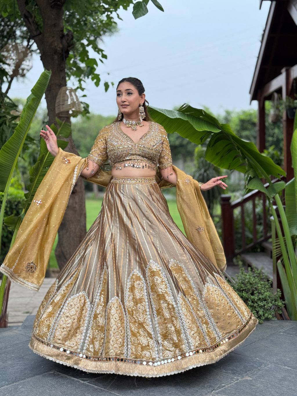 E417 AARFA REGAL LEHENGA