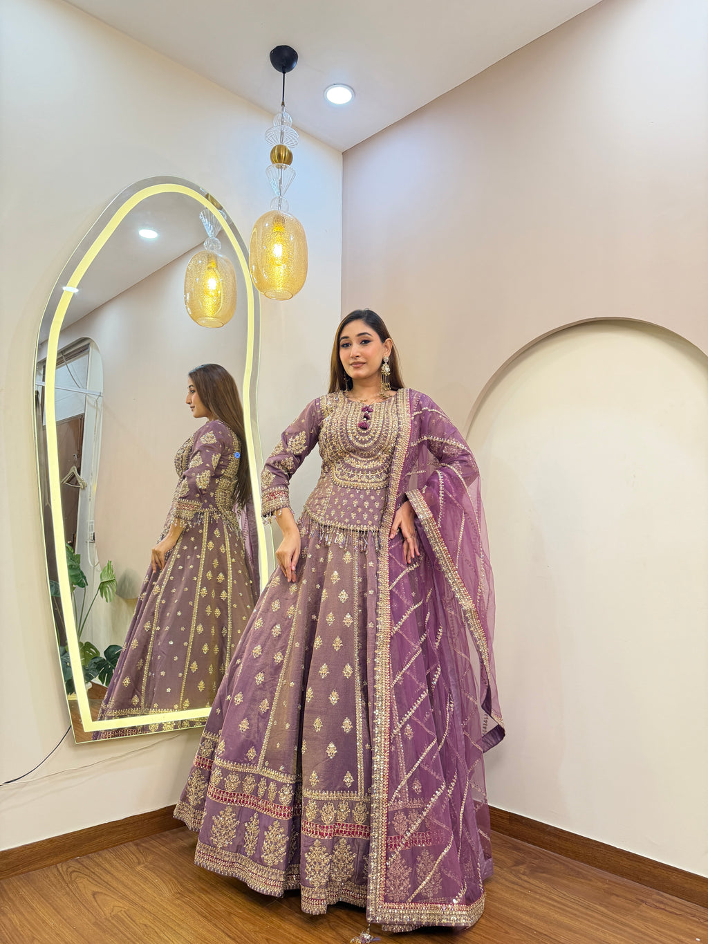 E472 AARFA REGAL LEHENGA