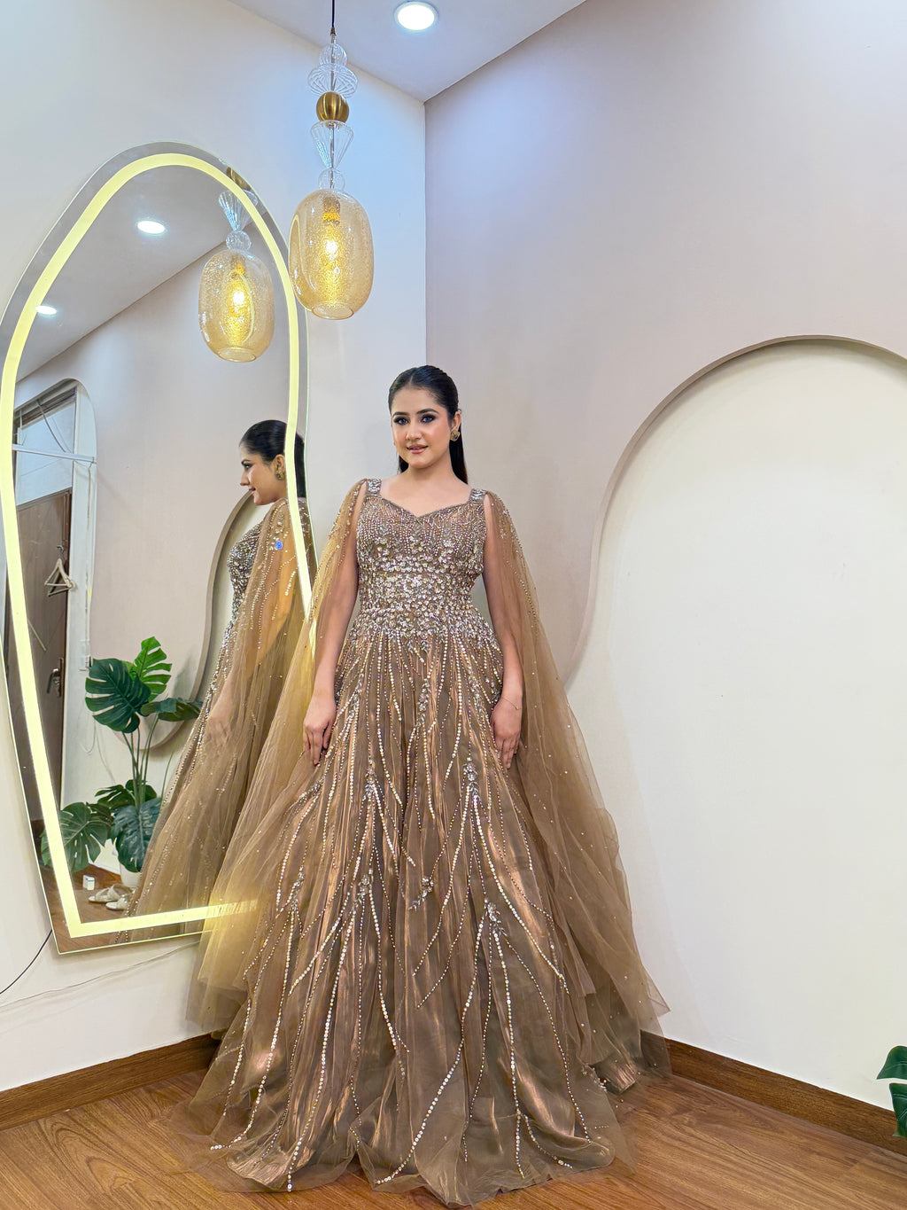 E476 GOWN