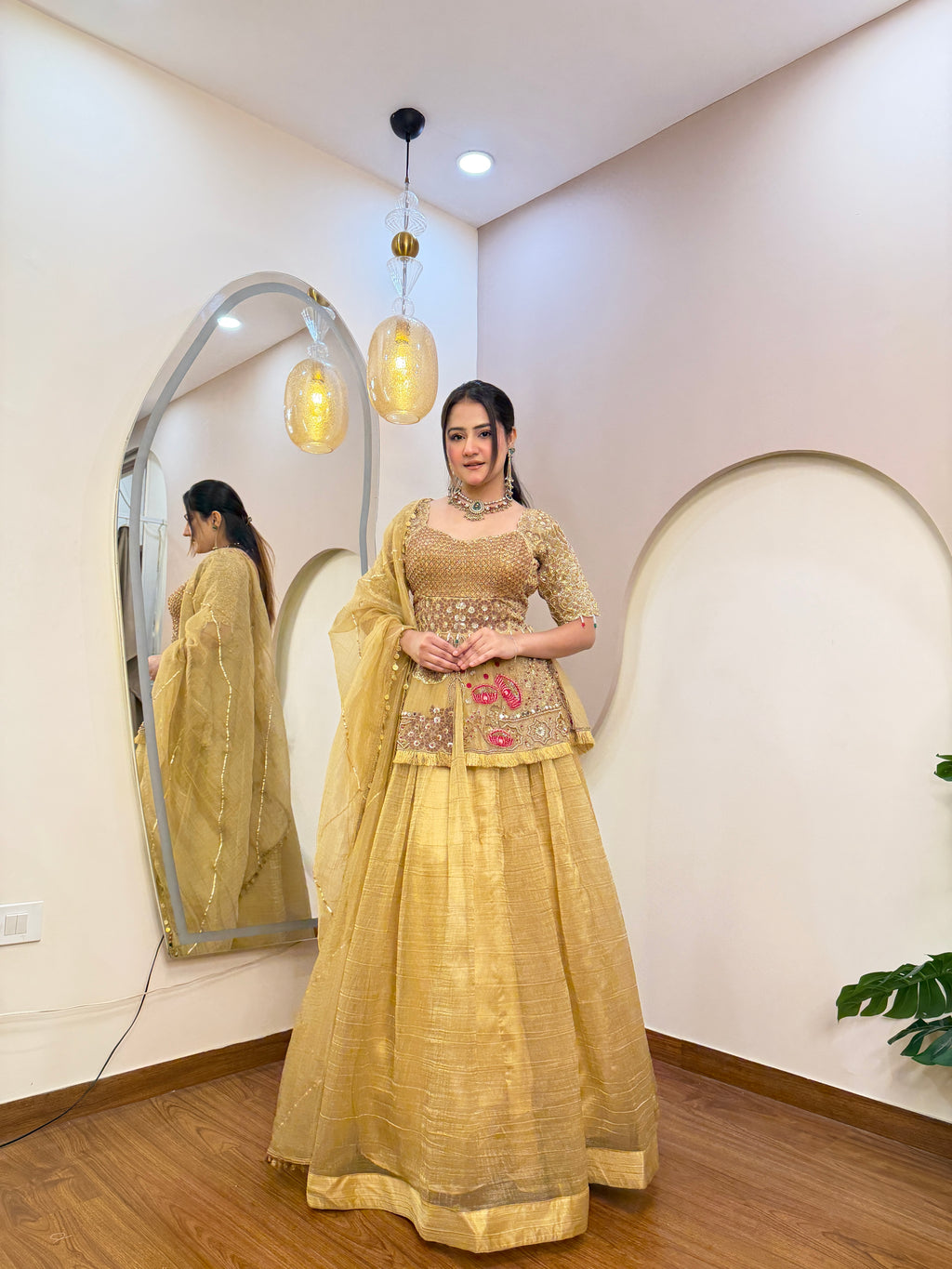 E324 AARFA REGAL LEHENGA