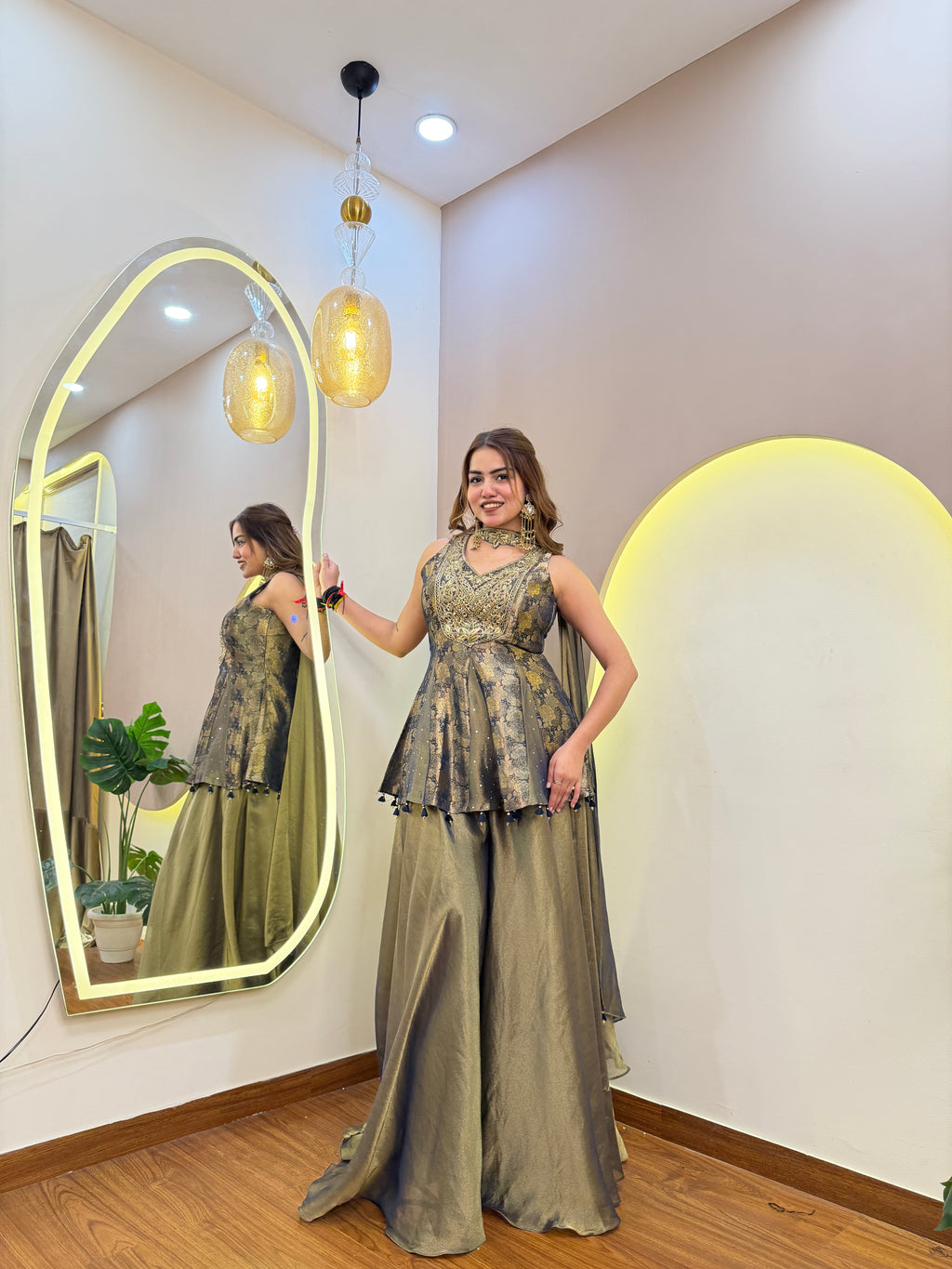 E584 PEPLUM SHARARA SET