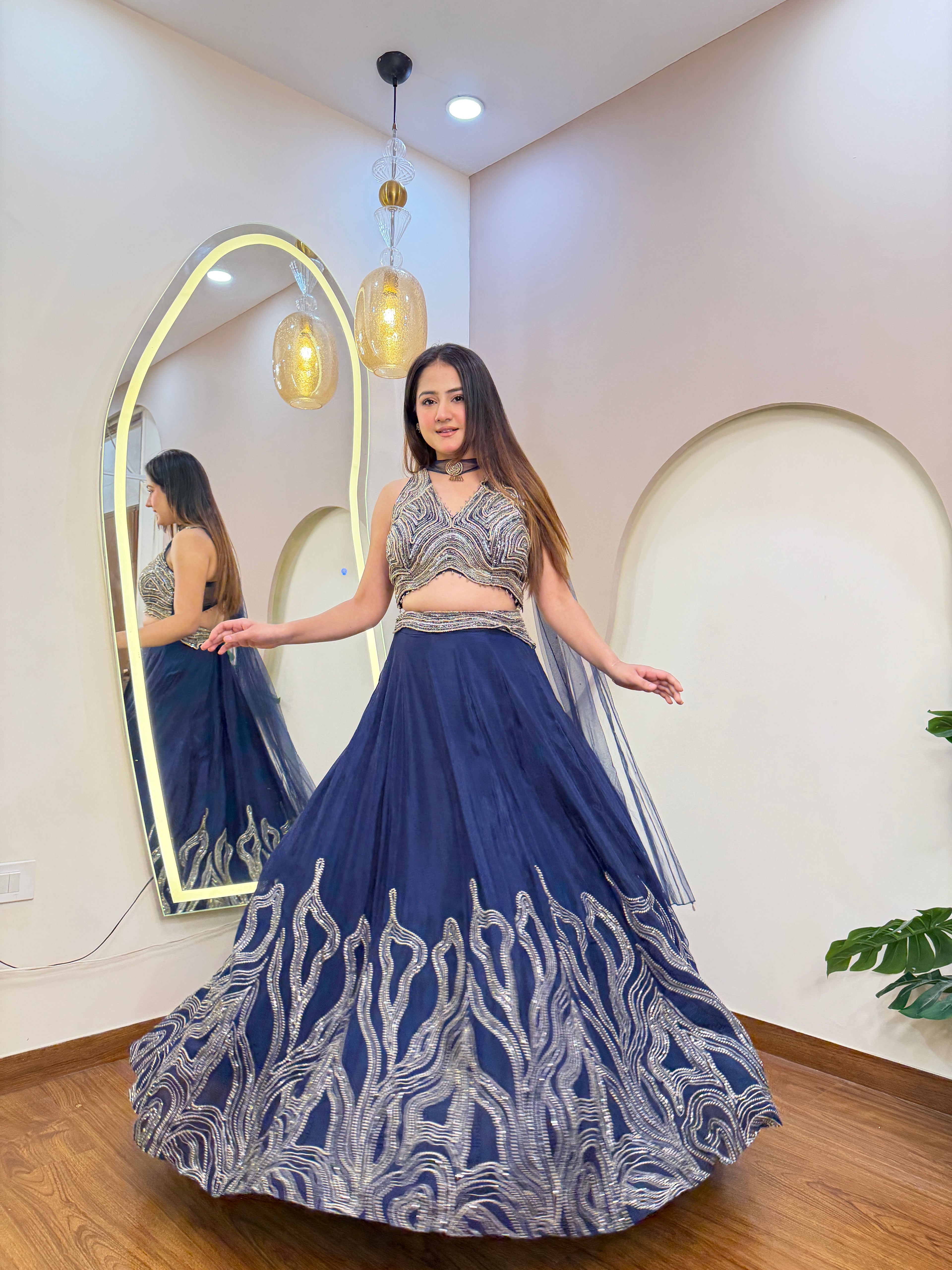 E95 AARFA REGAL LEHENGA