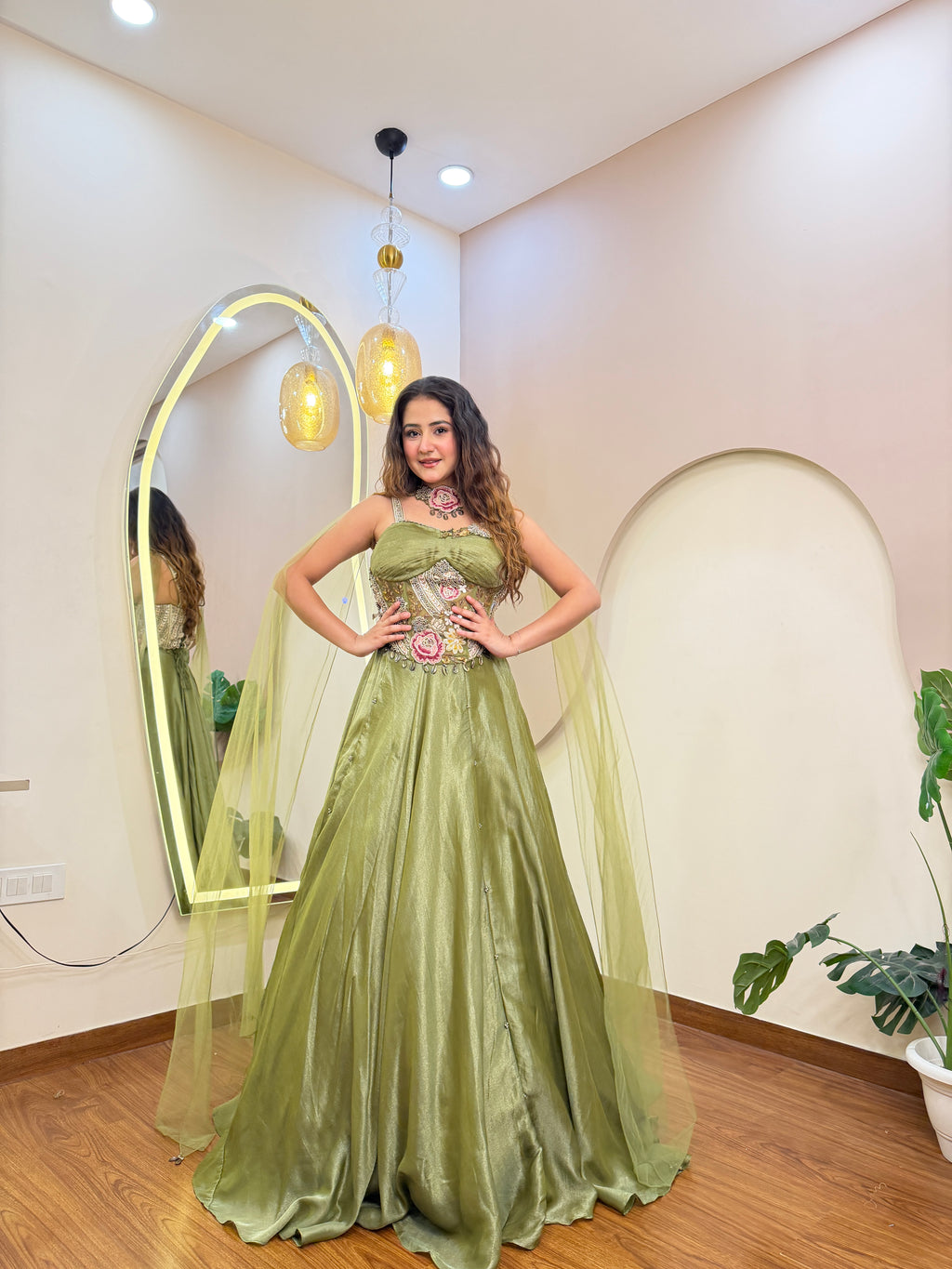 E83 AARFA REGAL LEHENGA