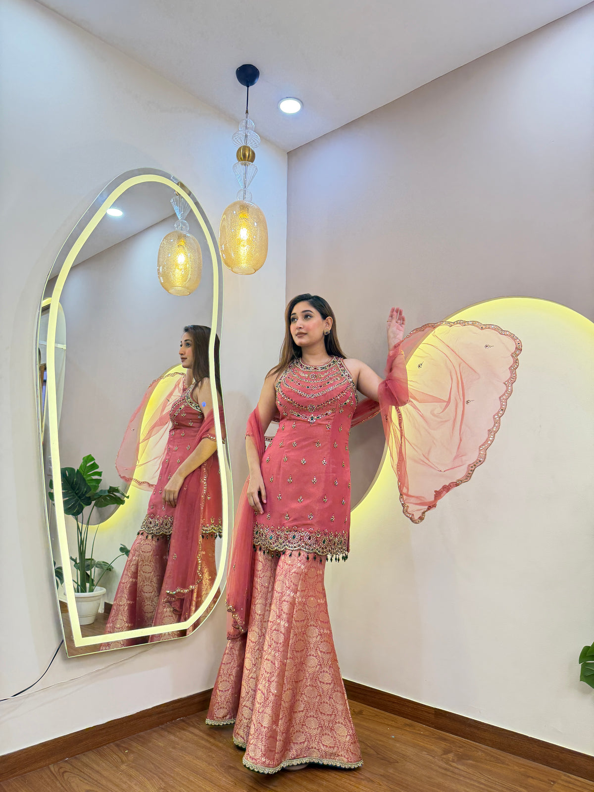 D996 AARFA REGAL SHARARA SUIT