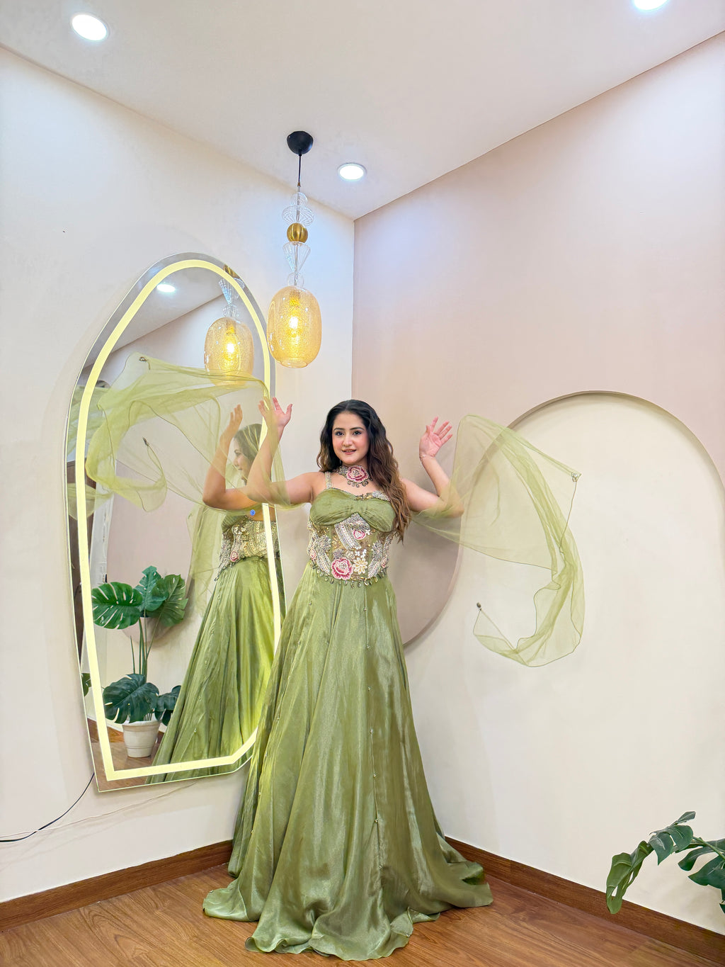 E83 AARFA REGAL LEHENGA