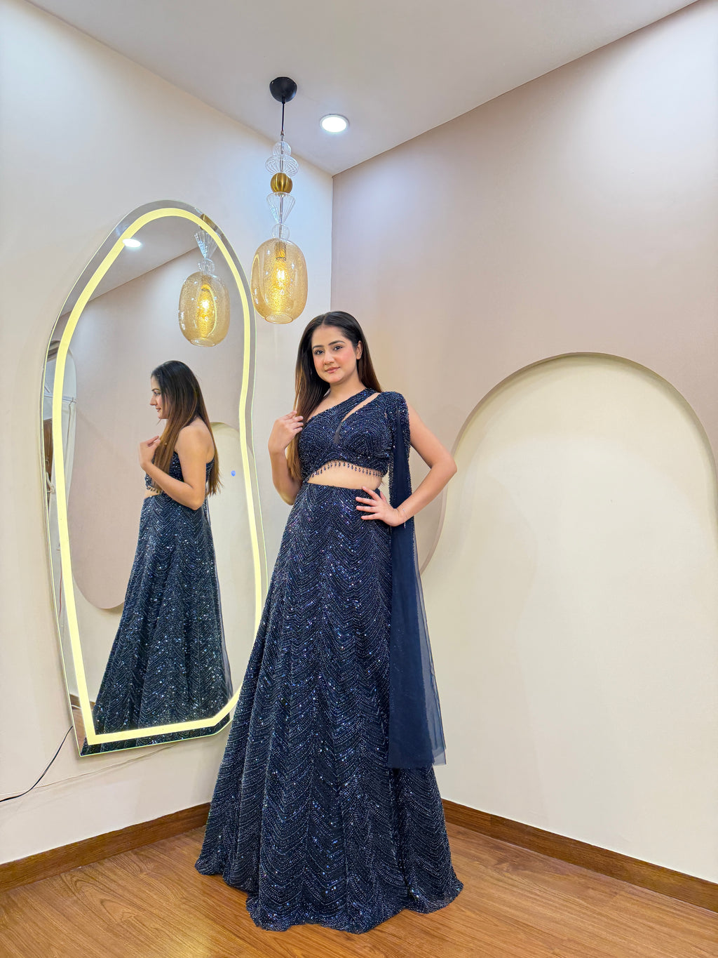 E190 AARFA REGAL LEHENGA