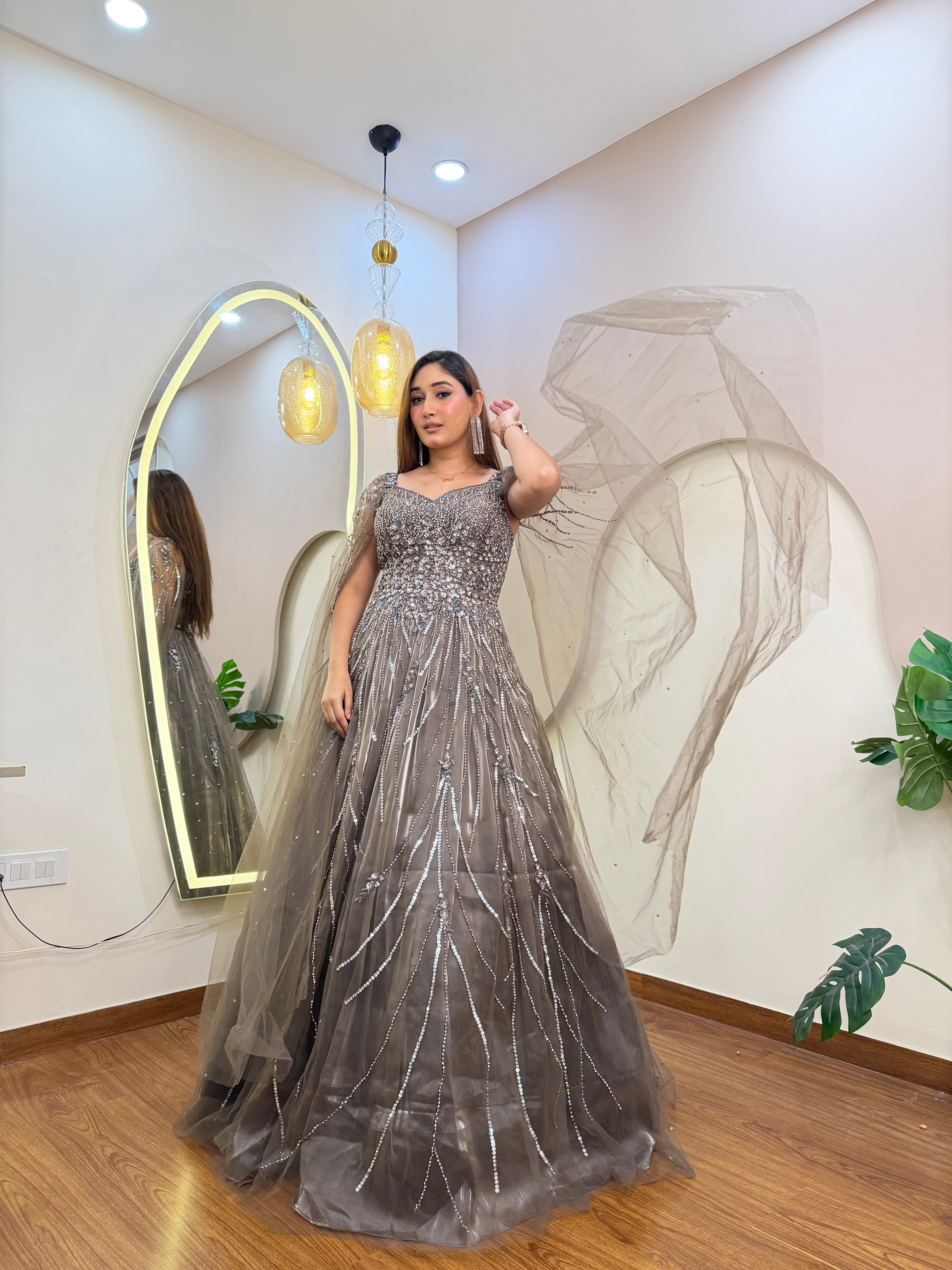 E476 GOWN