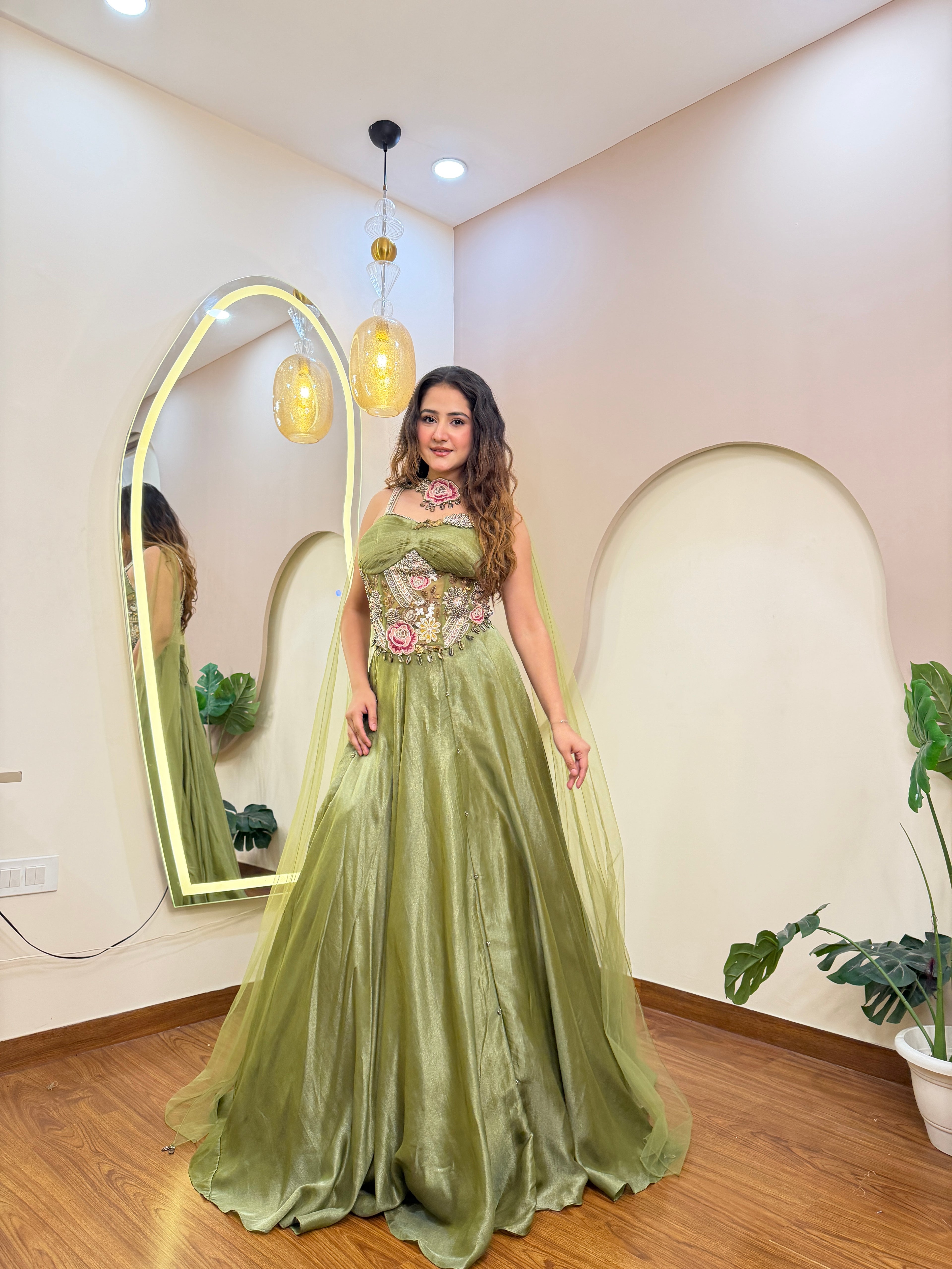 E83 AARFA REGAL LEHENGA
