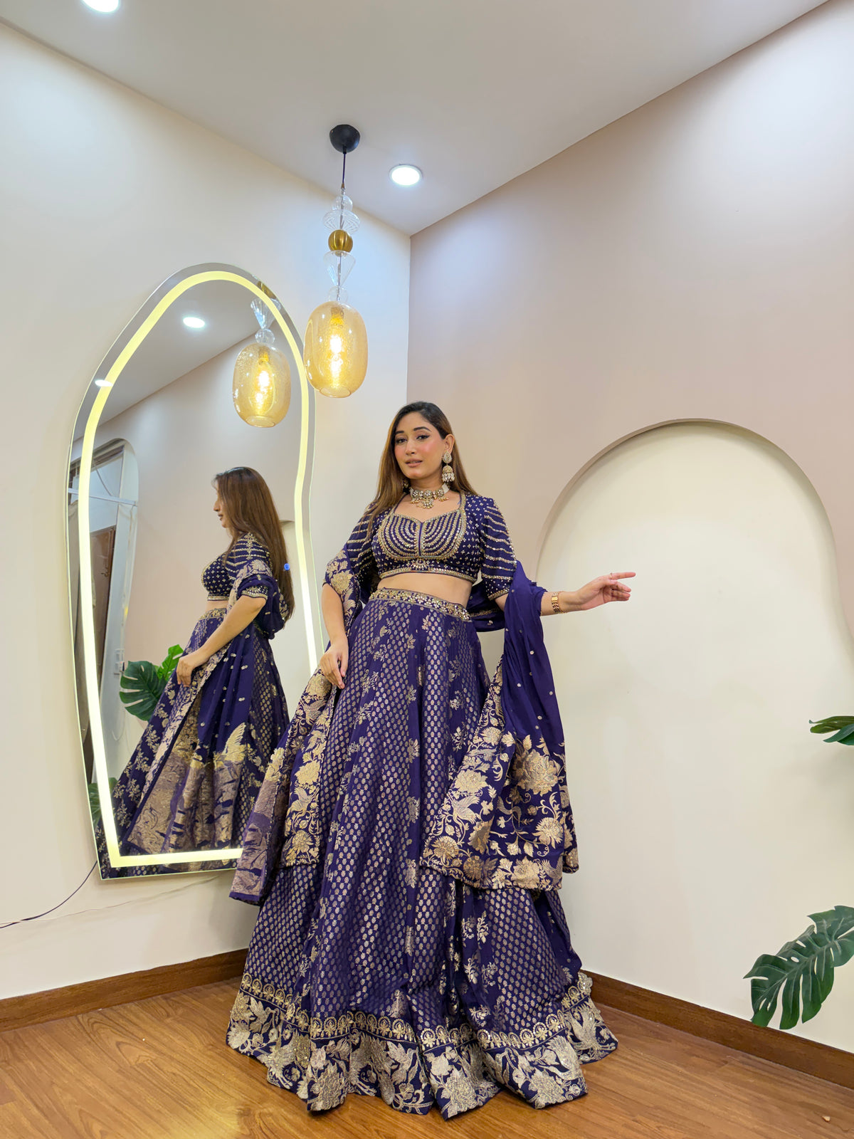 D724 AARFA REGAL LEHENGA