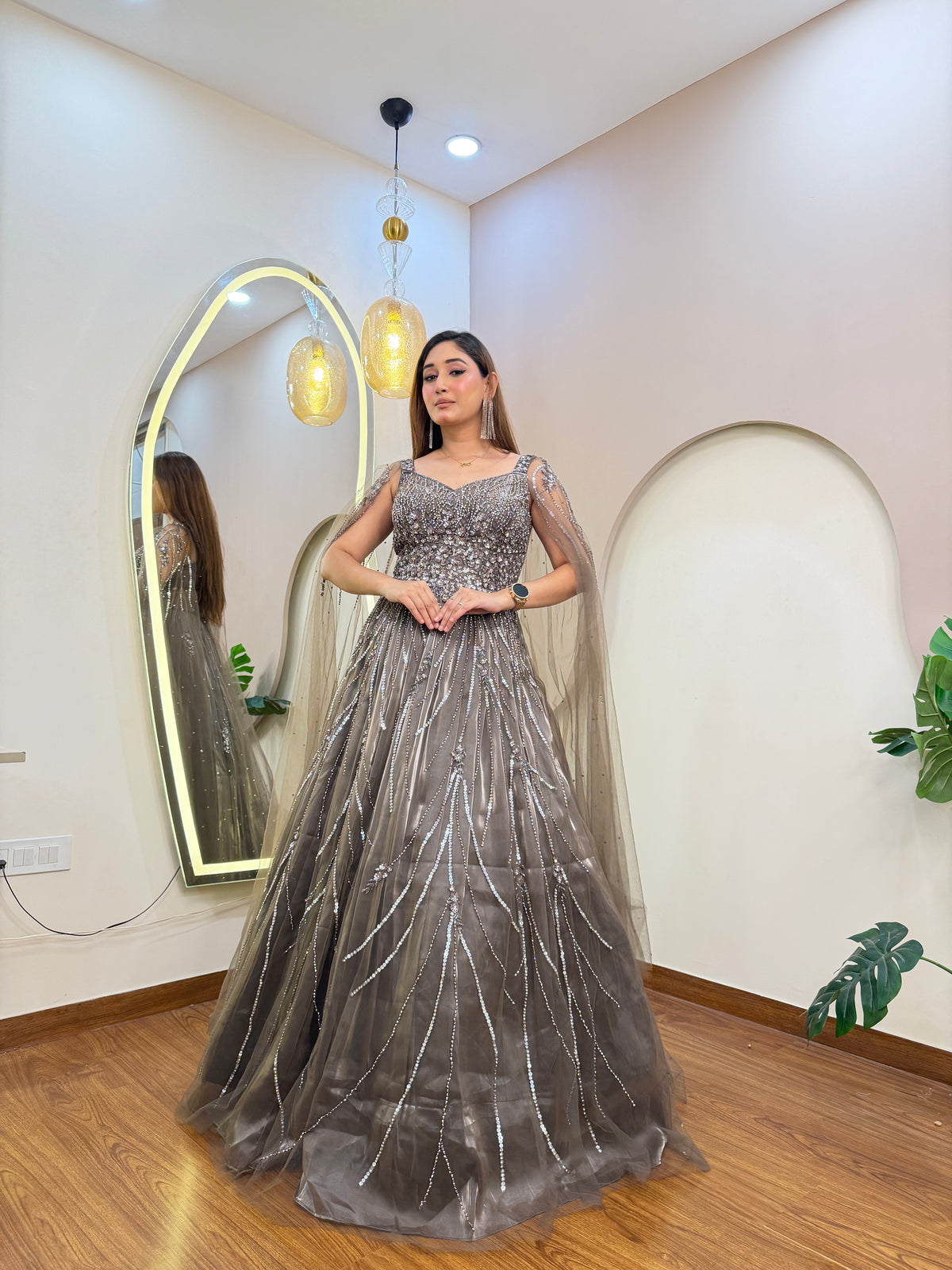 E476 GOWN