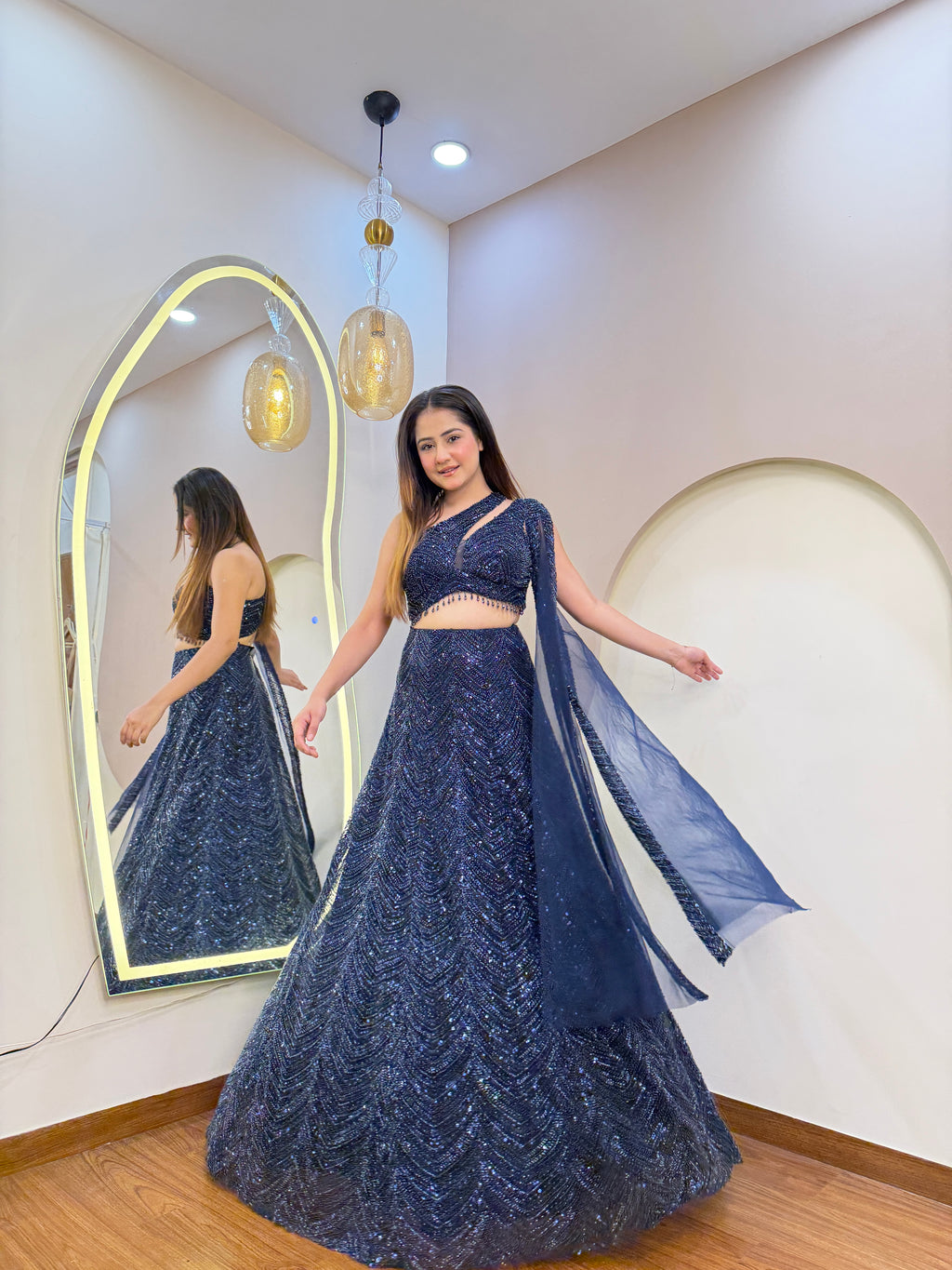 E190 AARFA REGAL LEHENGA