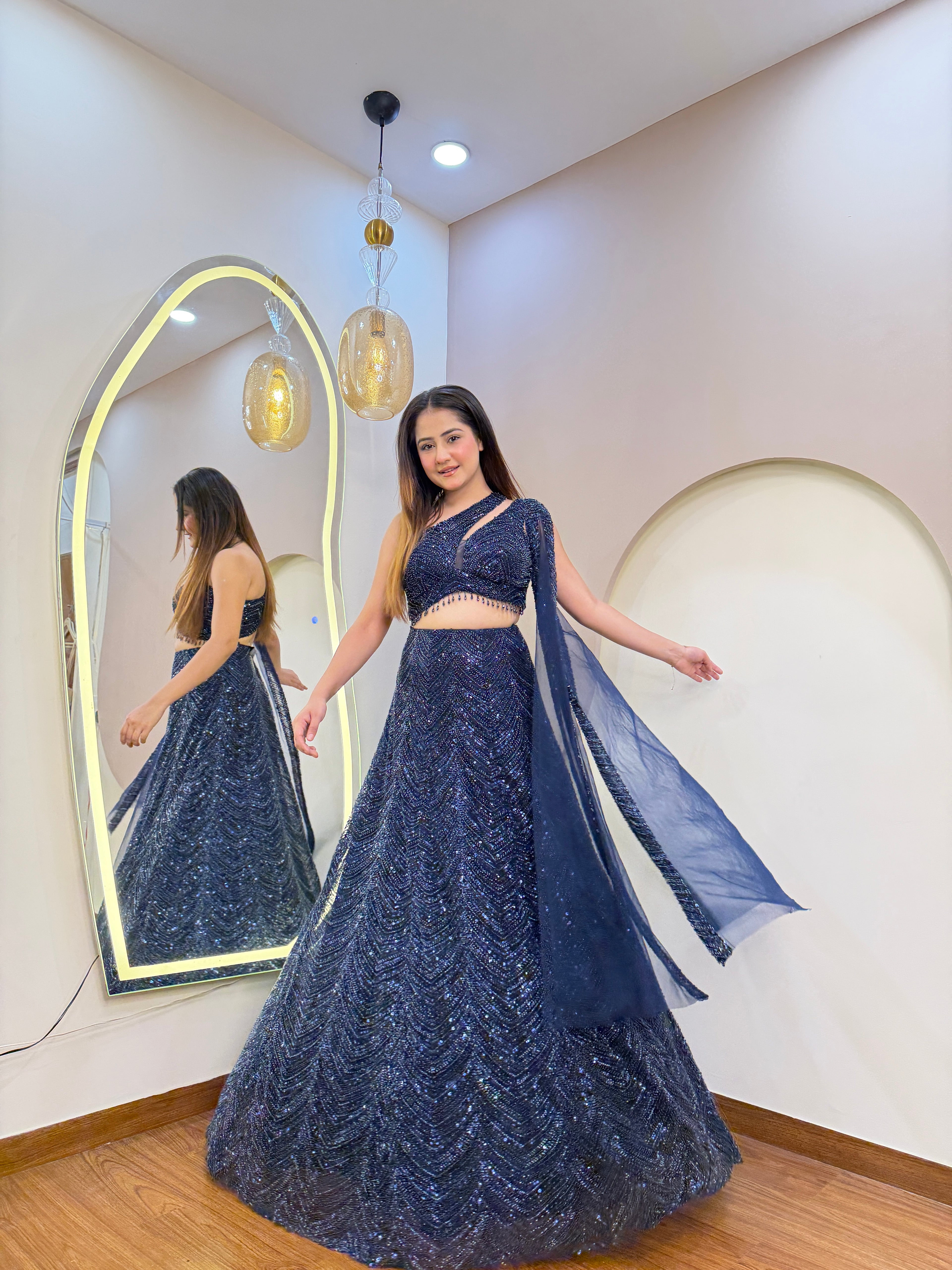 E190 AARFA REGAL LEHENGA