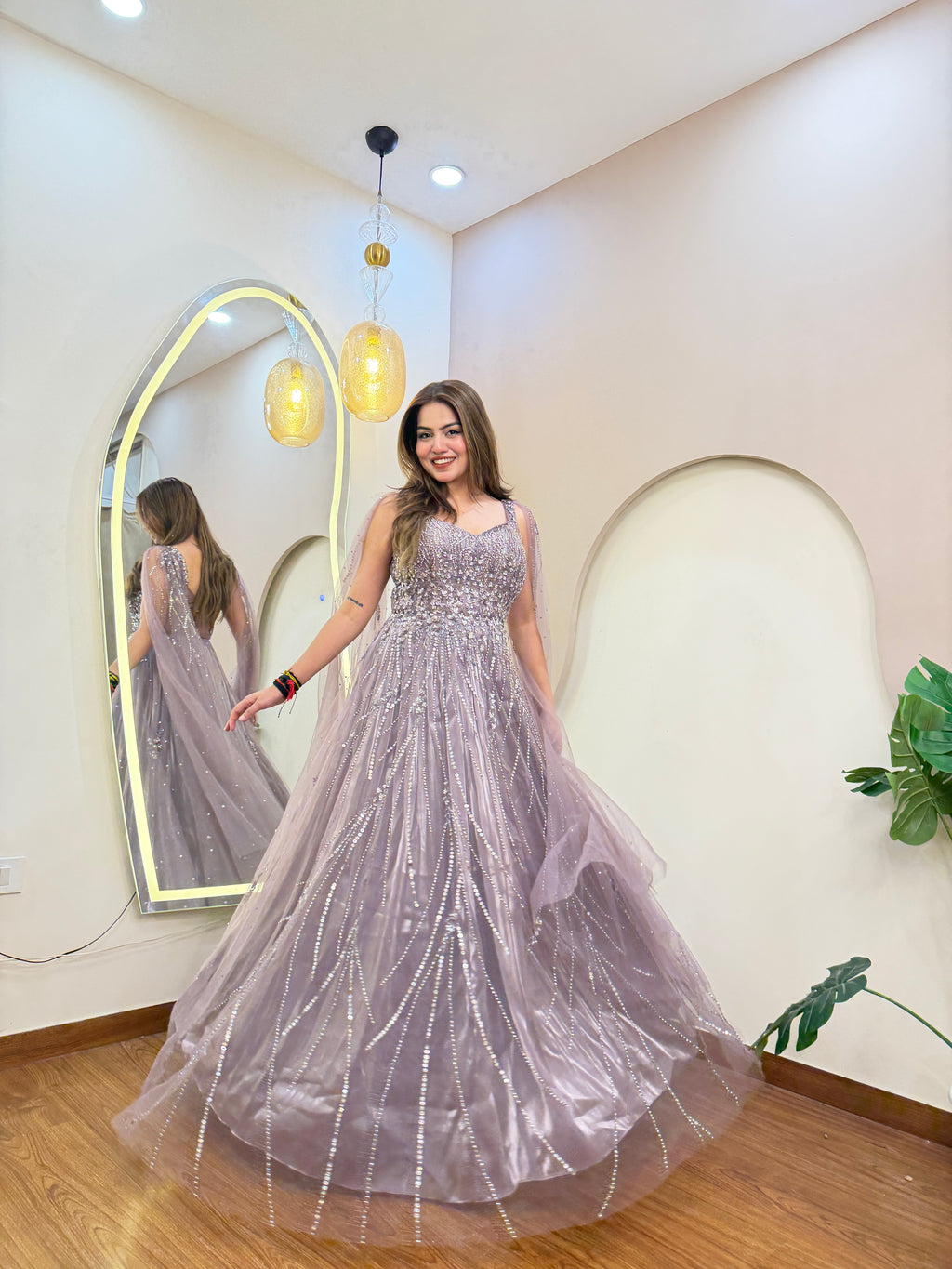 E476 GOWN