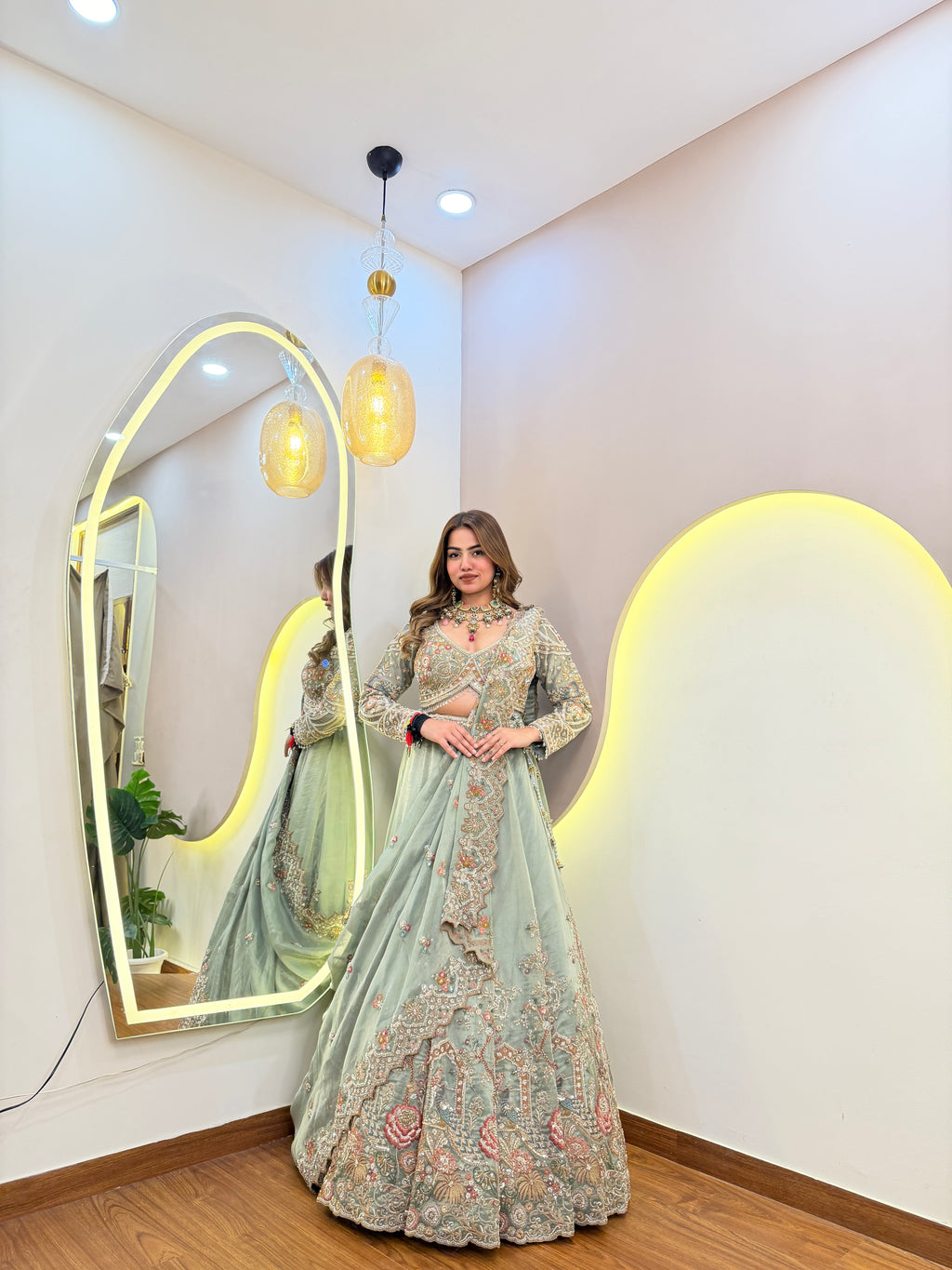 E650 AARFA REGAL LEHENGA