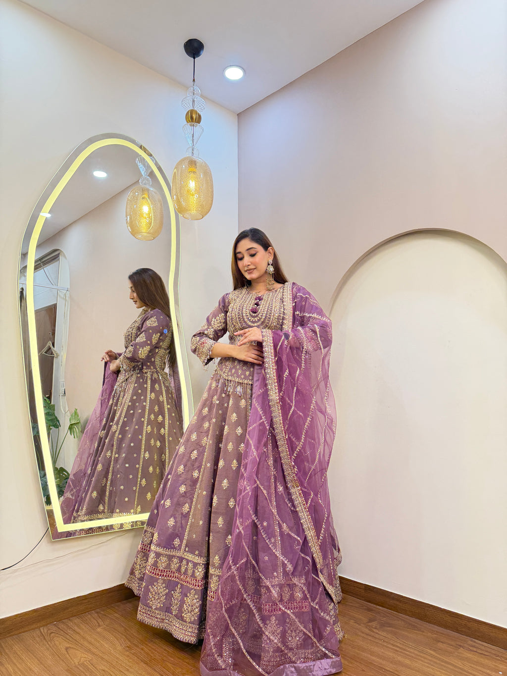 E472 AARFA REGAL LEHENGA