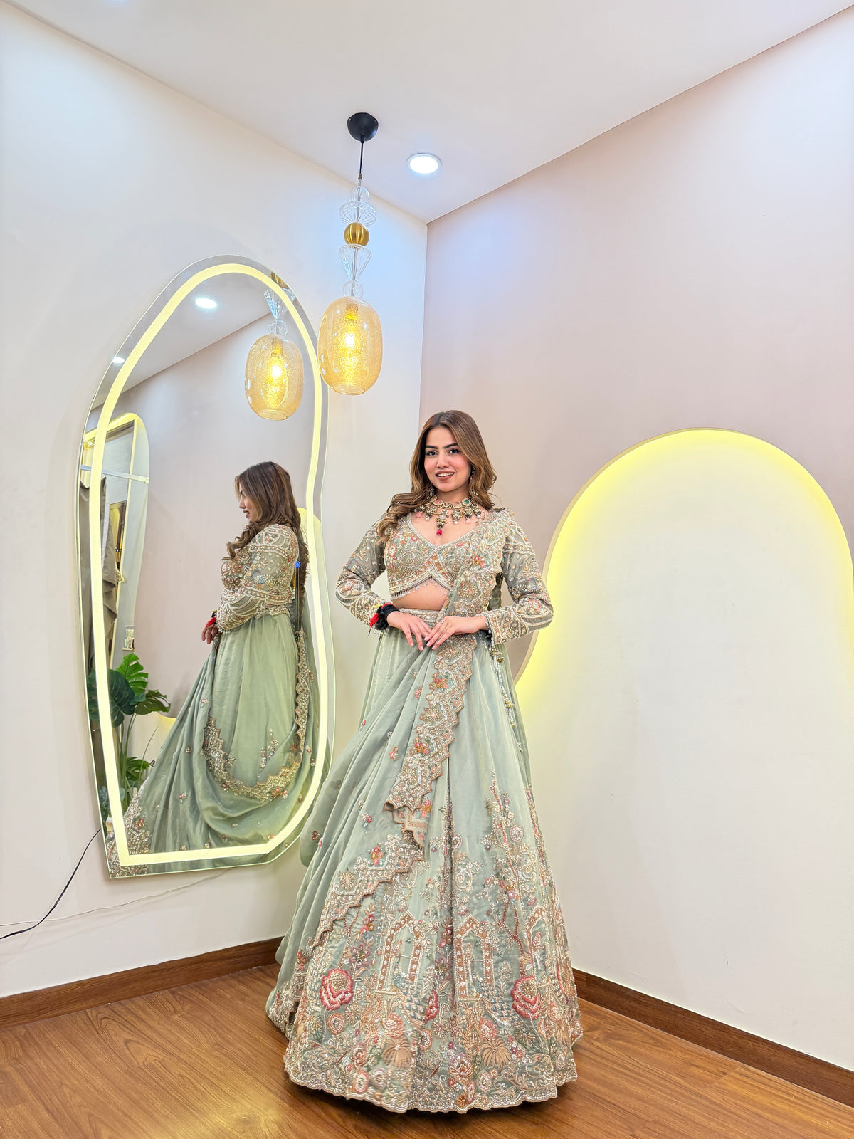 E650 AARFA REGAL LEHENGA