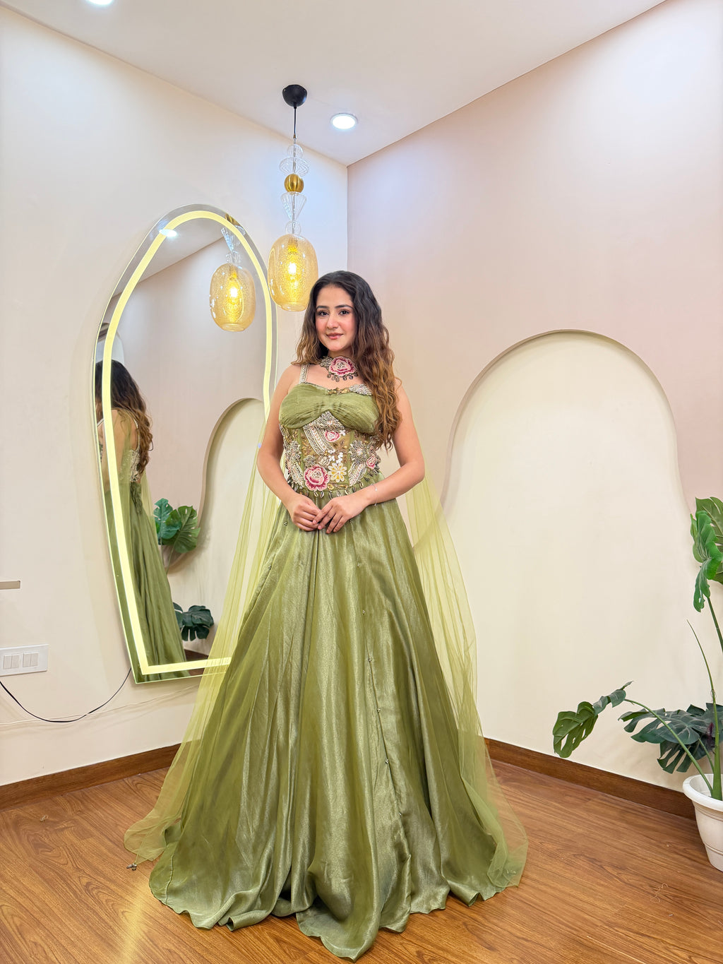E83 AARFA REGAL LEHENGA