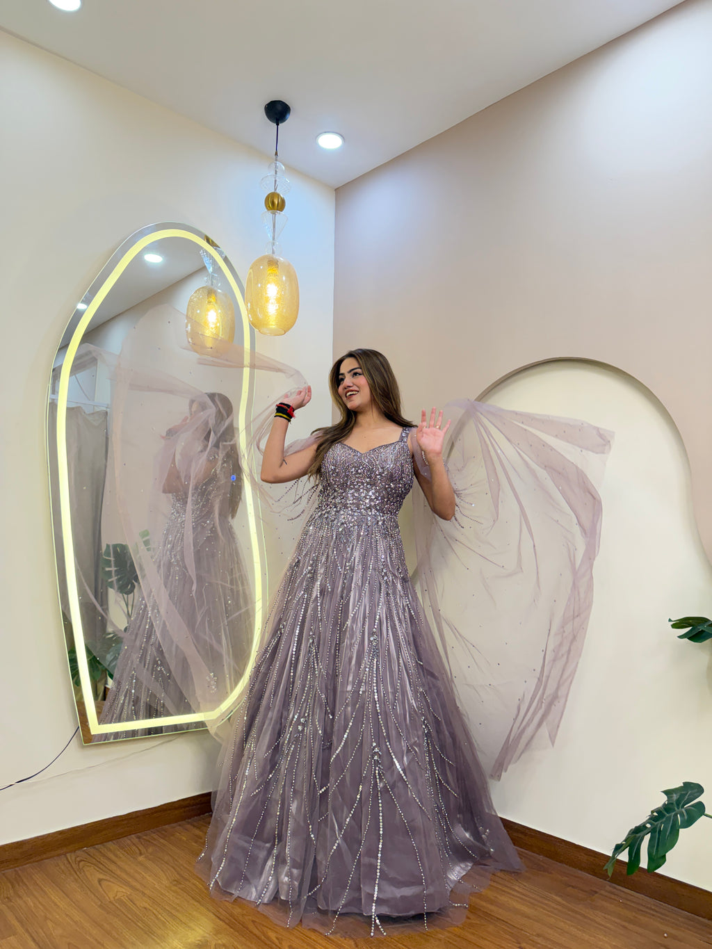 E476 GOWN
