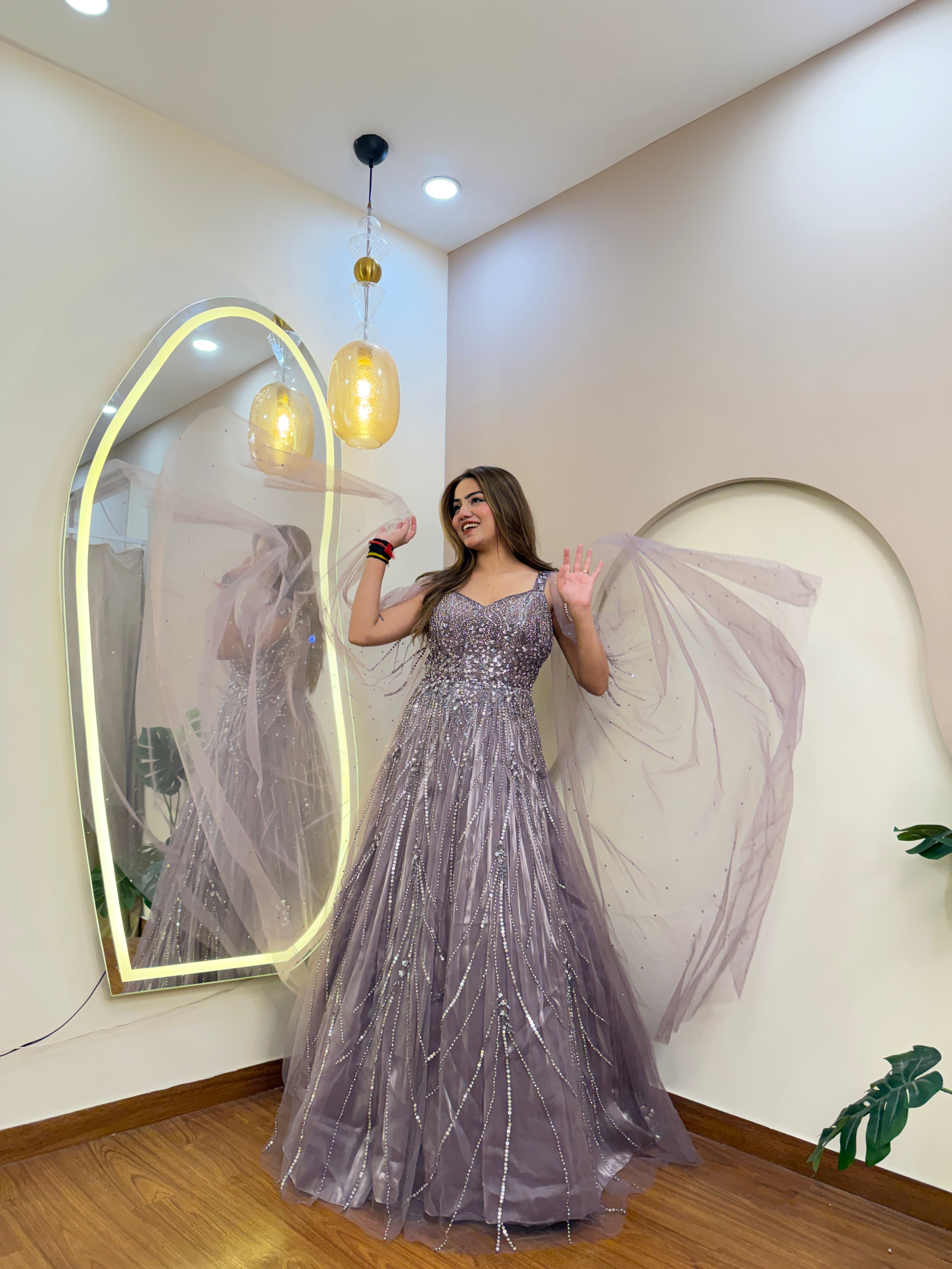 E476 GOWN