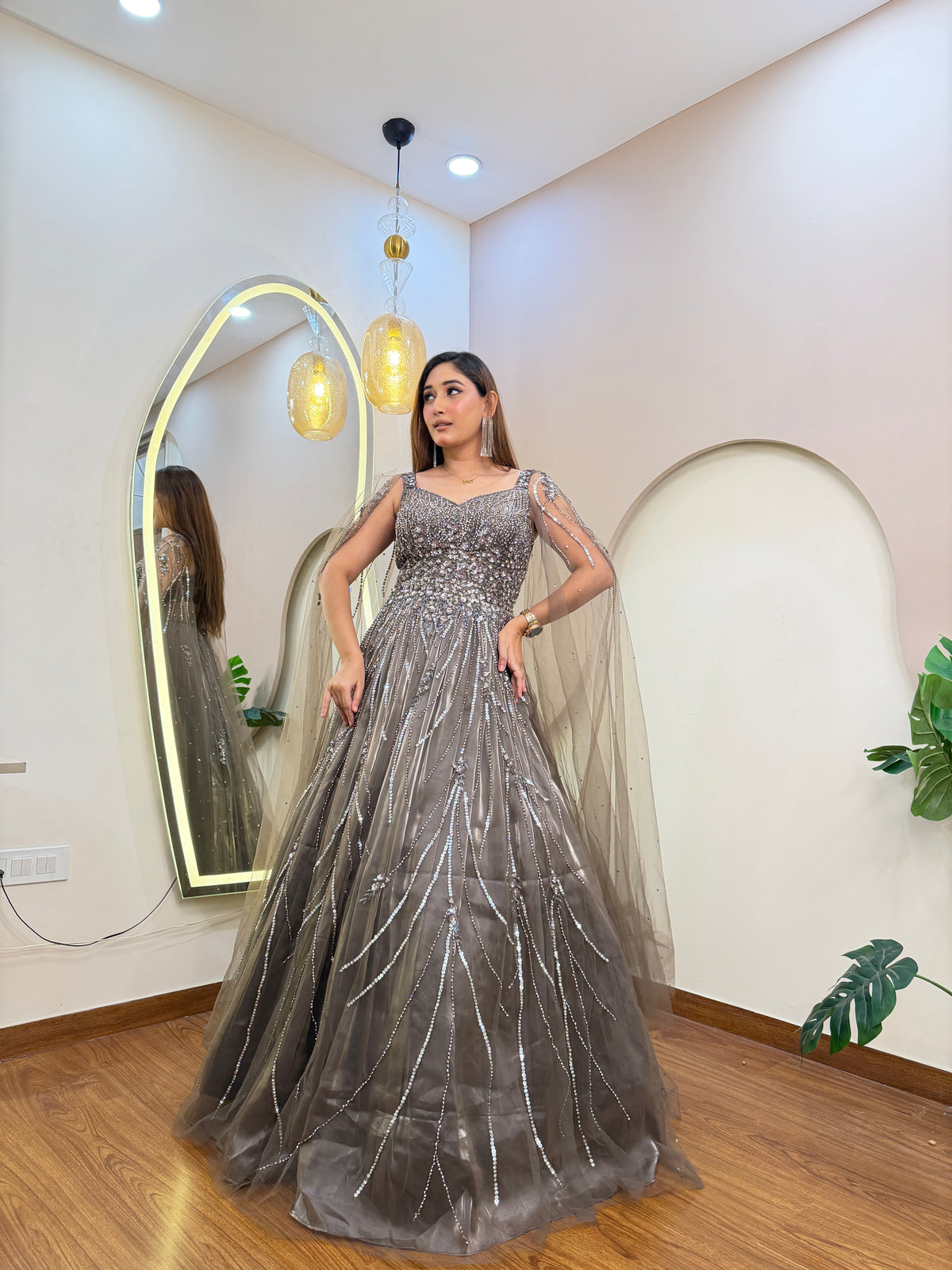 E476 GOWN