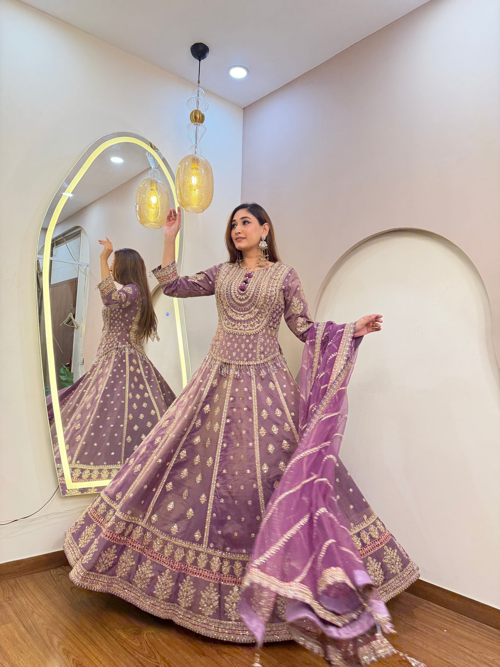 E472 AARFA REGAL LEHENGA