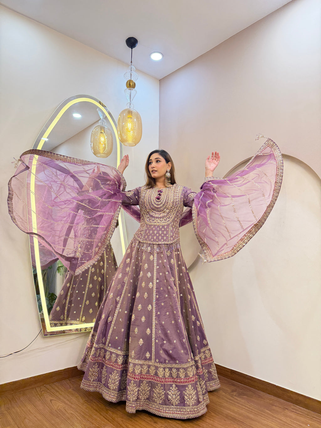 E472 AARFA REGAL LEHENGA