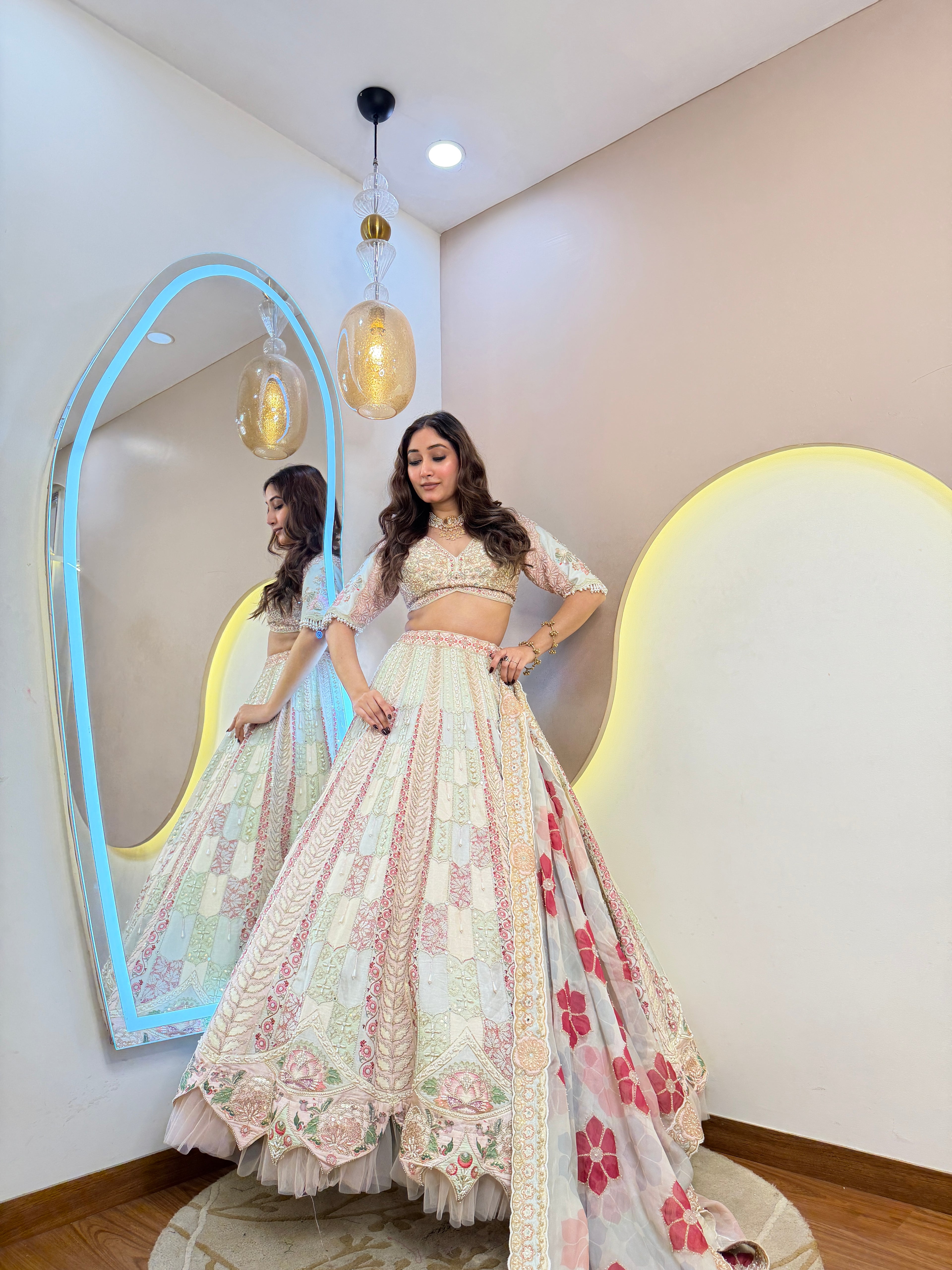D585  LEHNGA CHOLI