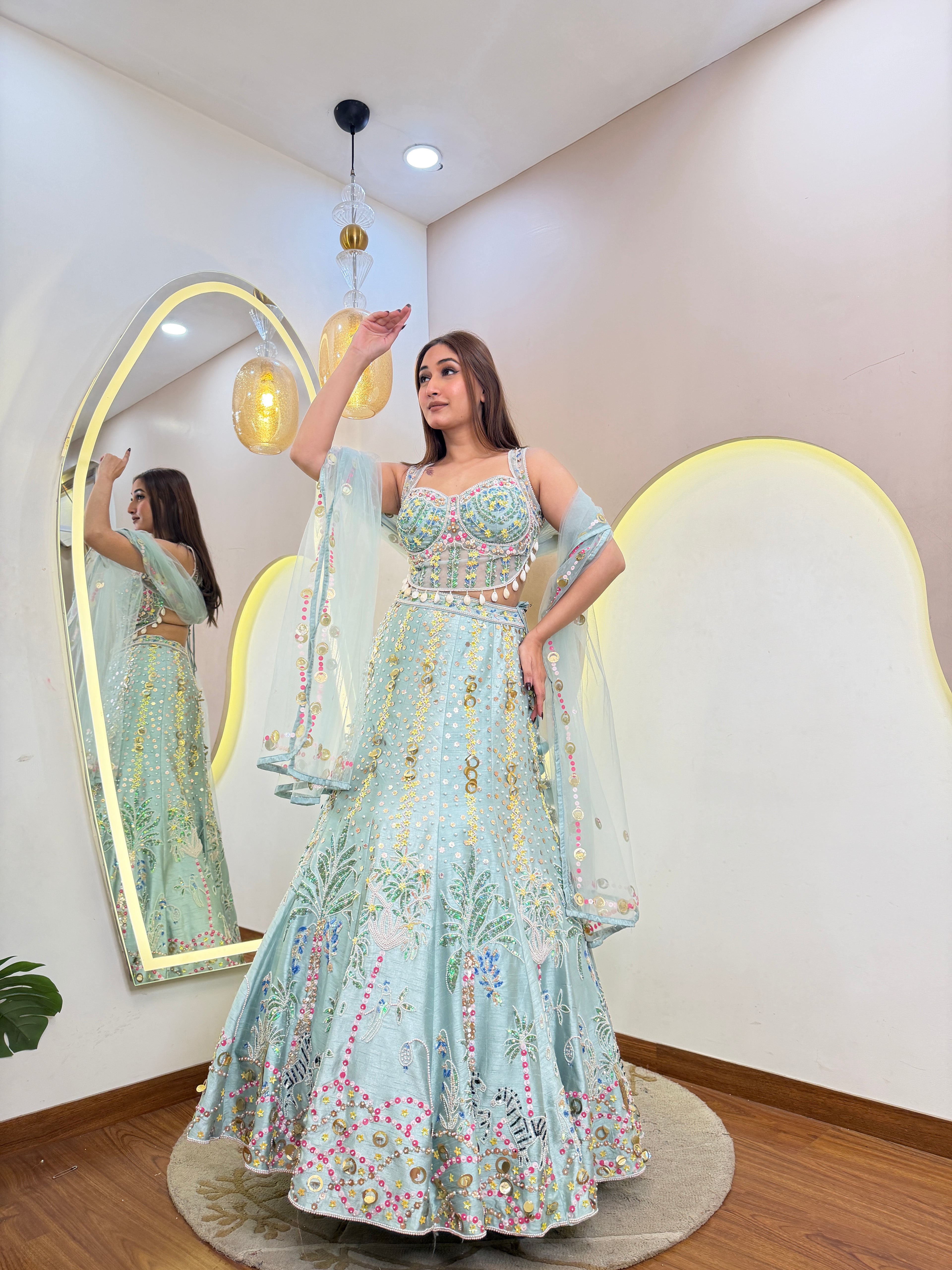 D709  LEHNGA CHOLI