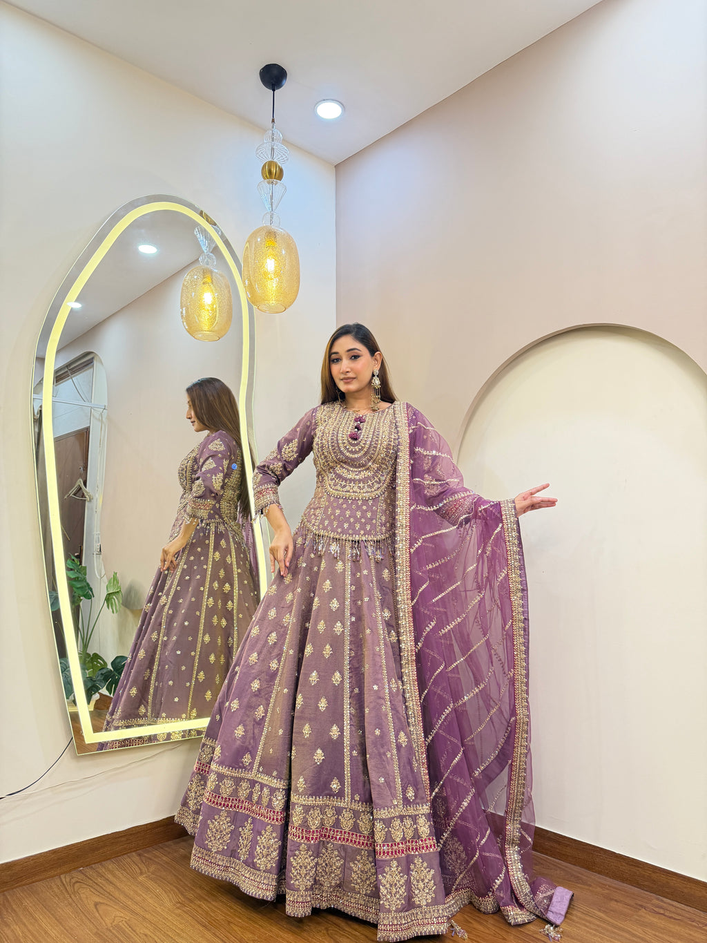 E472 AARFA REGAL LEHENGA