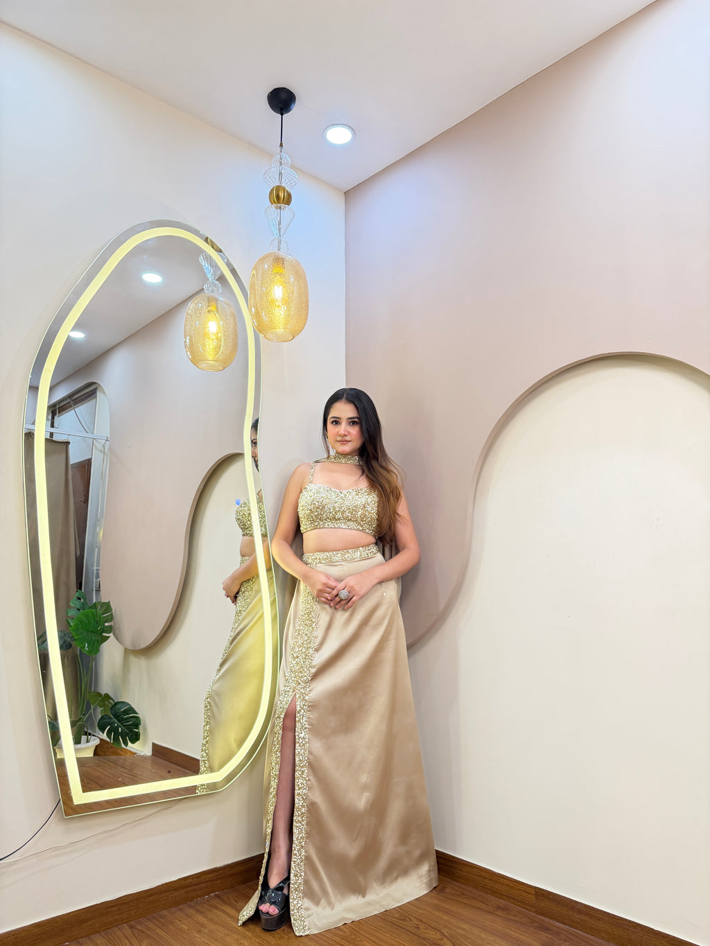 E454 AARFA REGAL LEHENGA