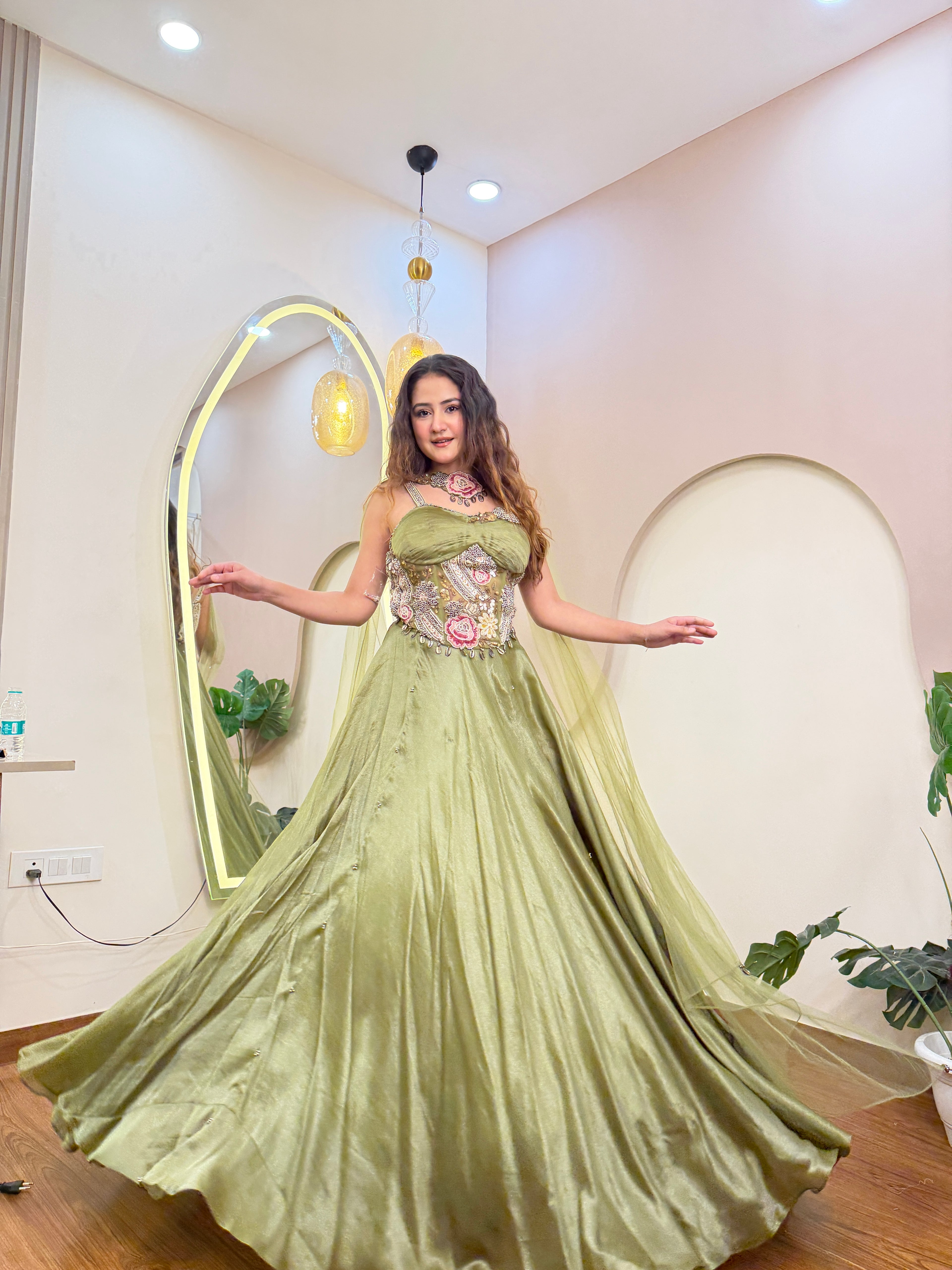 E83 AARFA REGAL LEHENGA
