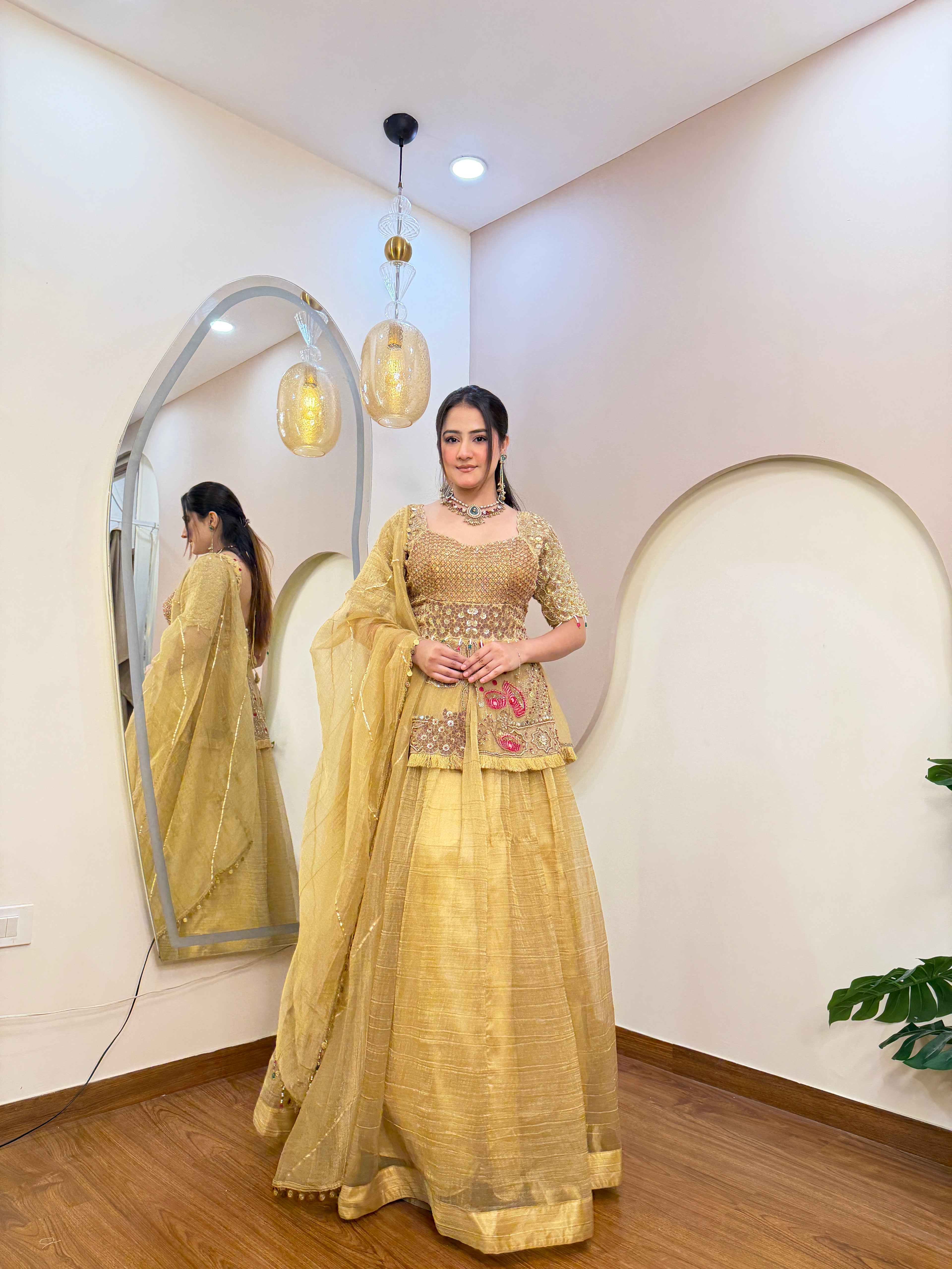 E324 AARFA REGAL LEHENGA