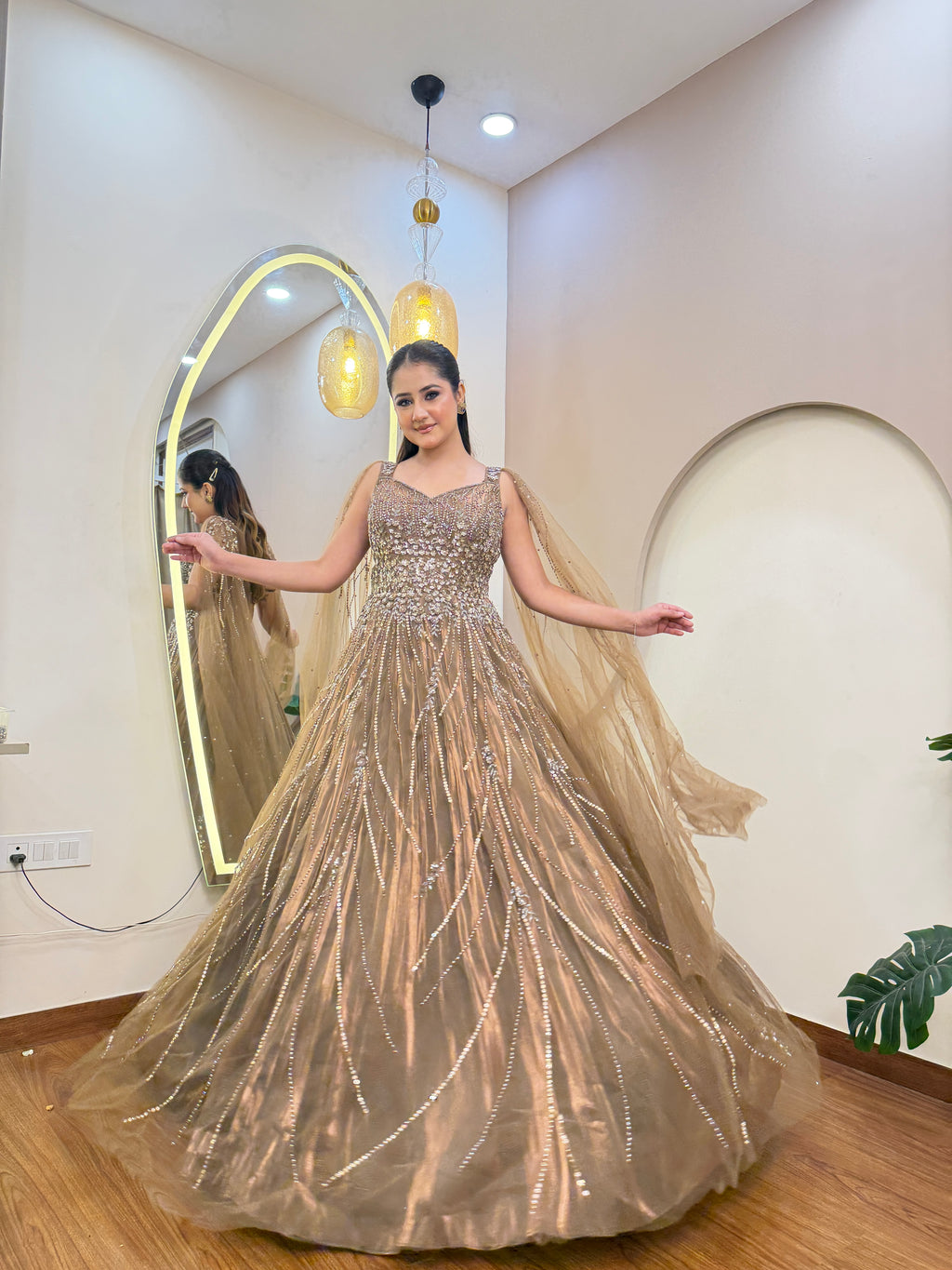E476 GOWN