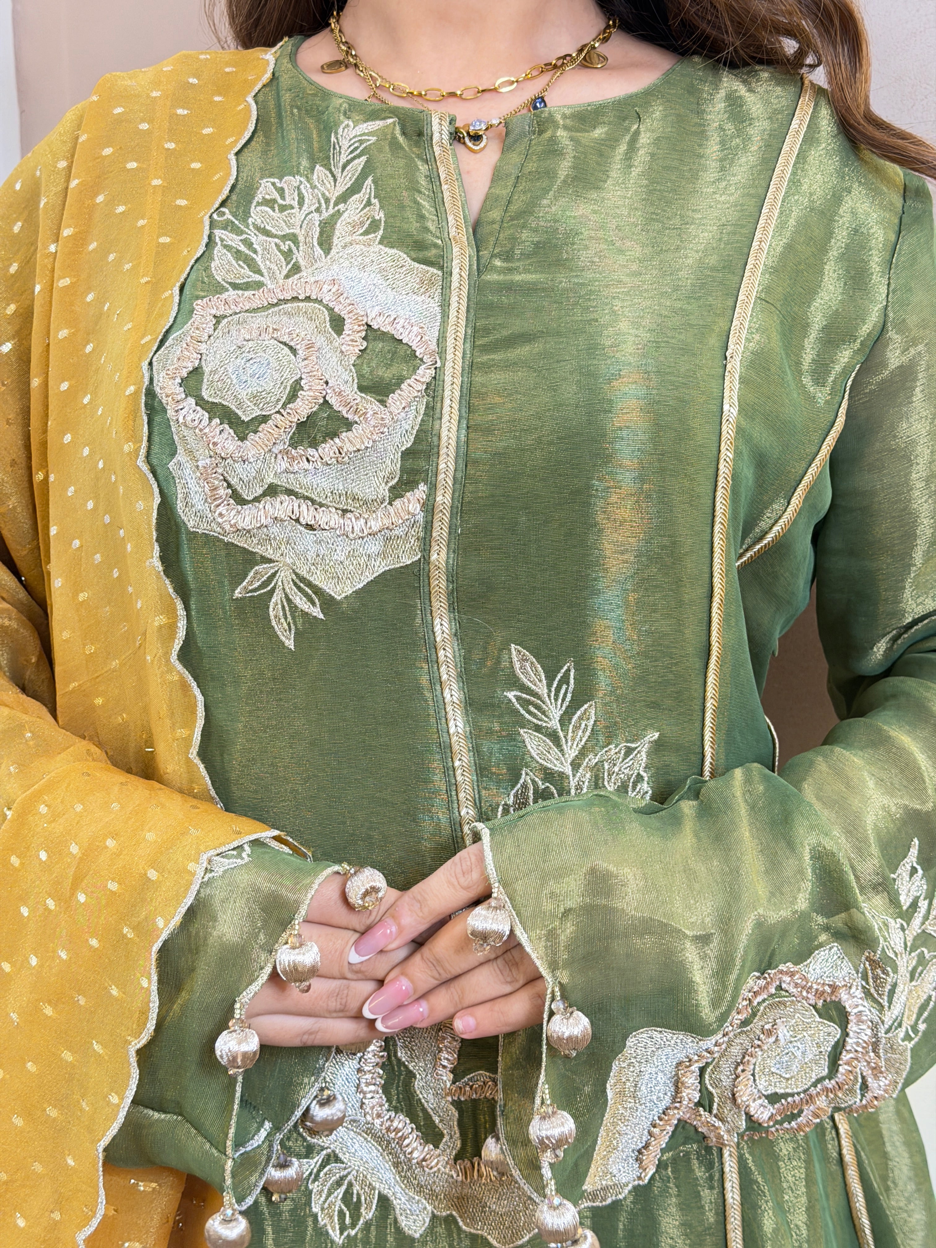 D225  SHARARA SUIT