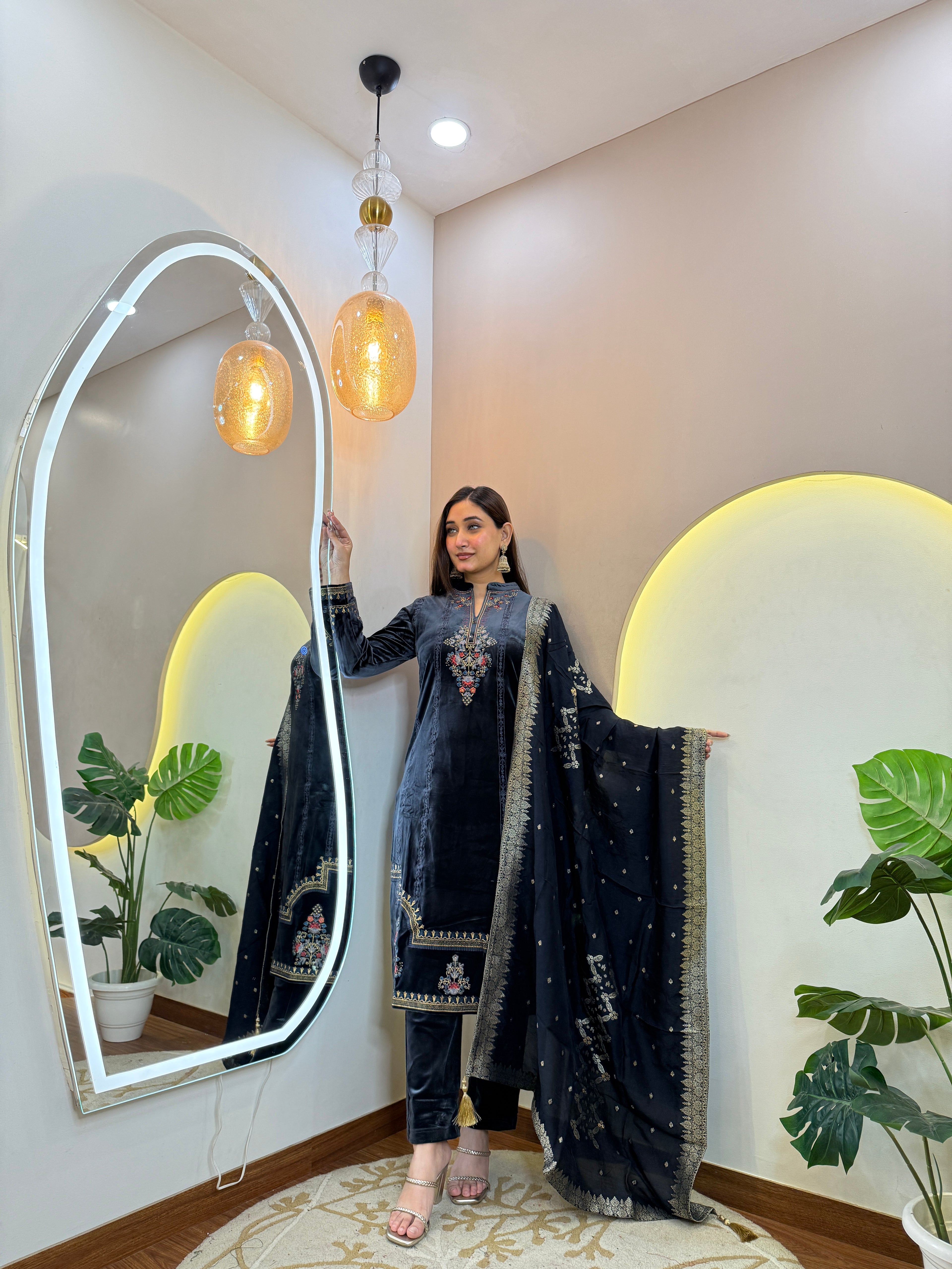 ZUBAIDA  WOOLEN 3pc SET