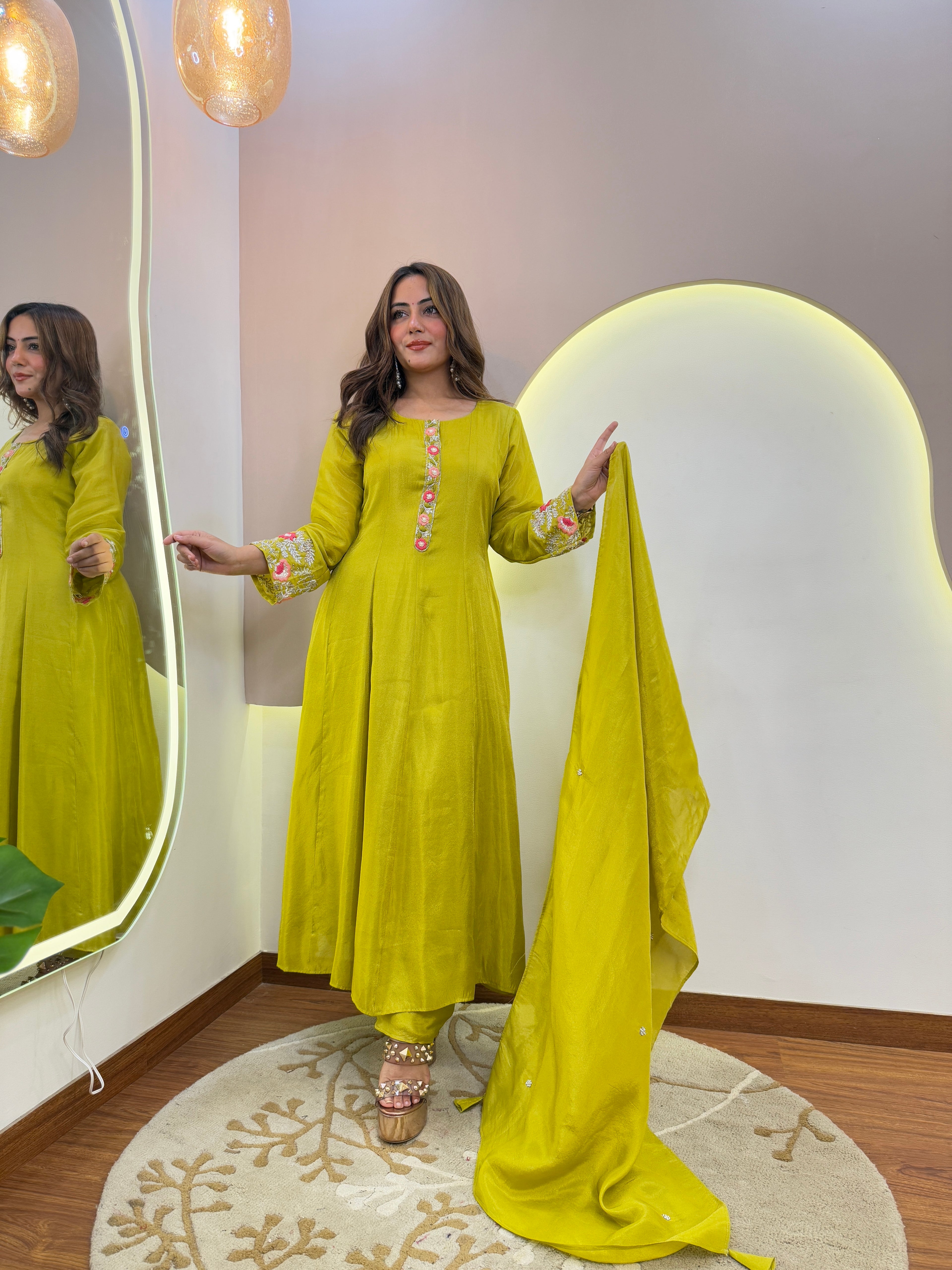 B583 3pc Anarkali set