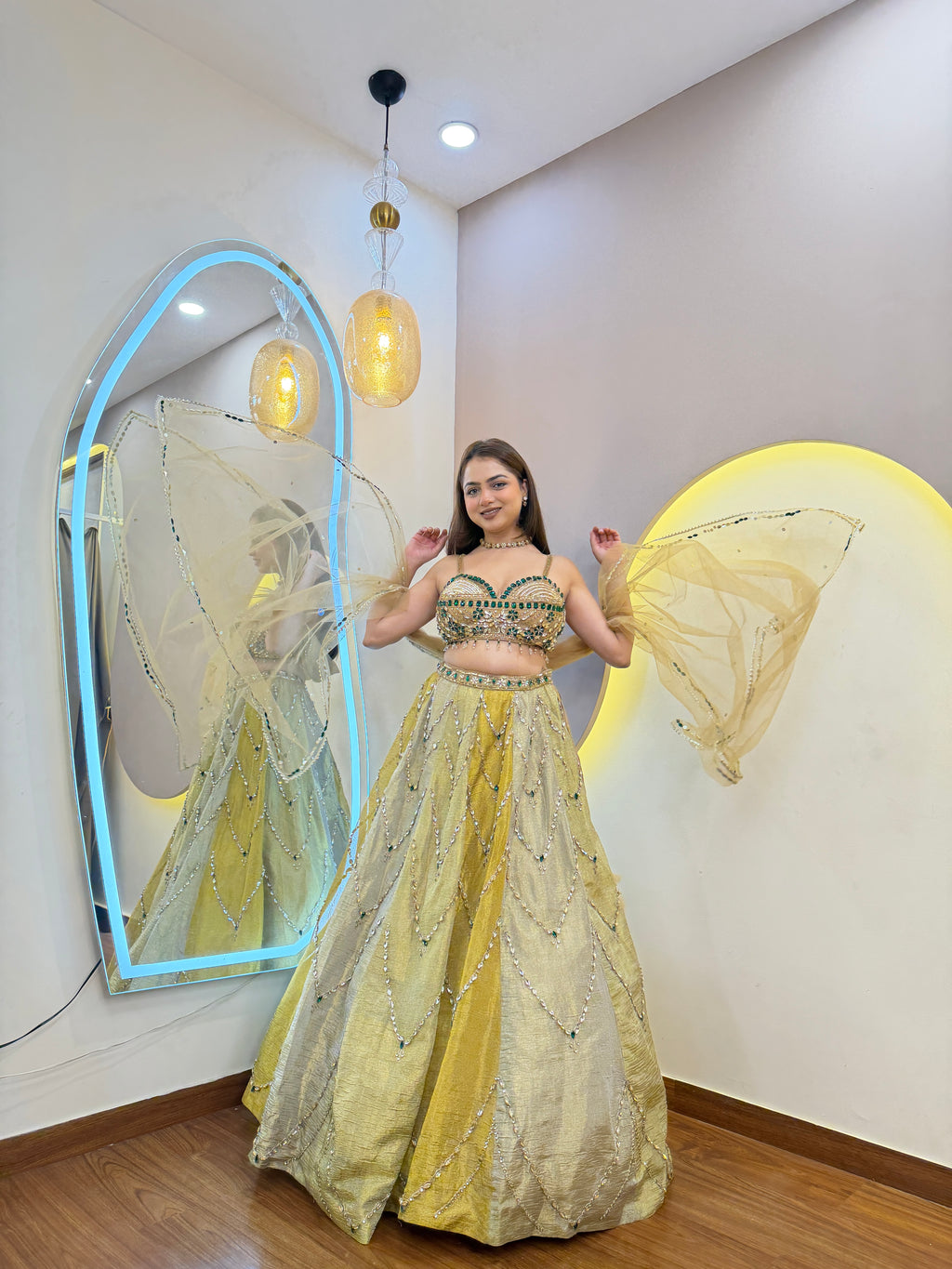 F151 REGAL LEHENGA