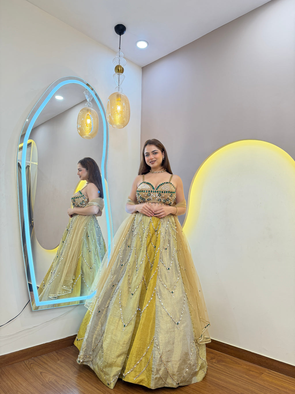F151 REGAL LEHENGA