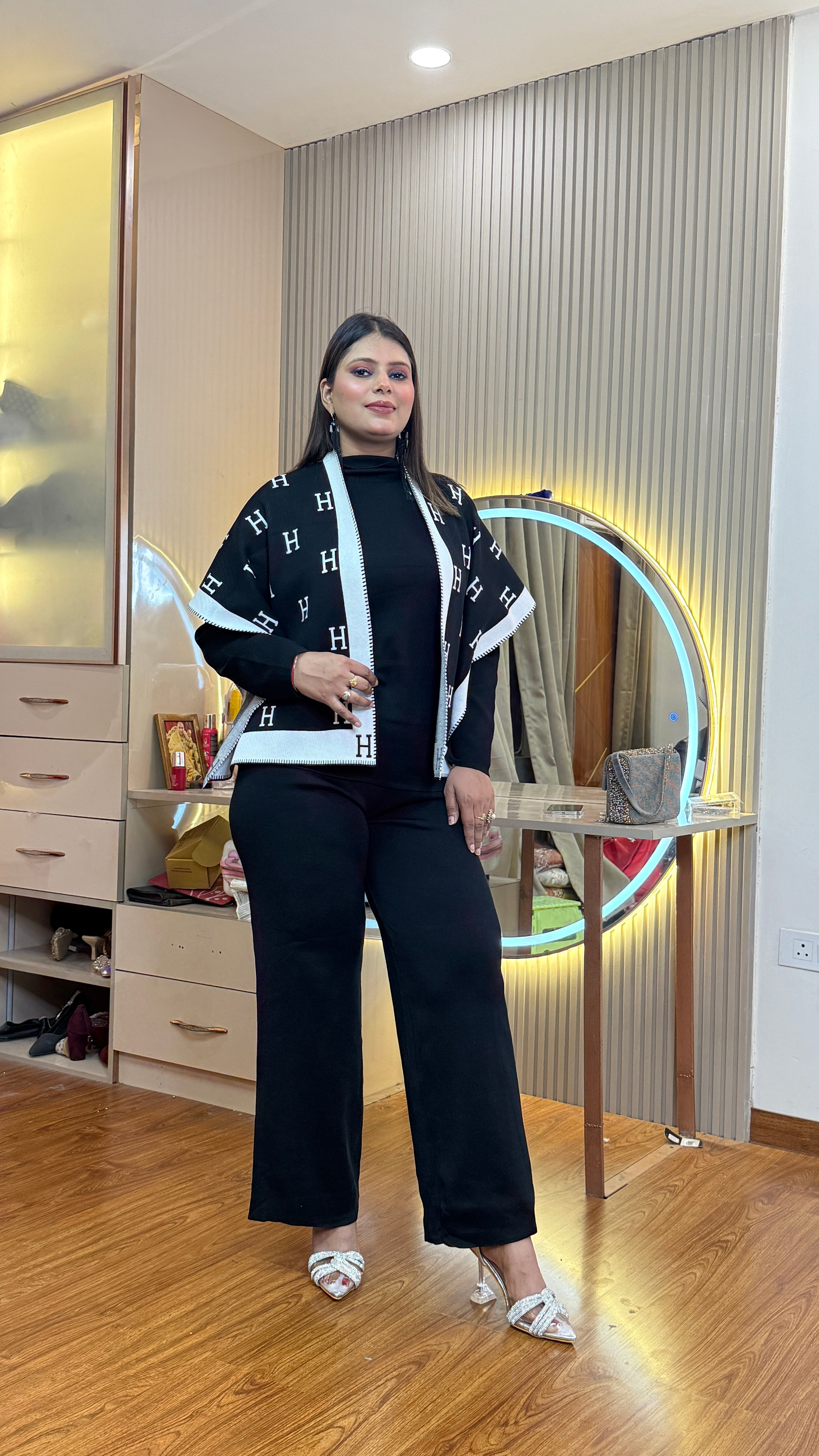 HAFIJA  Woolen Shrug set