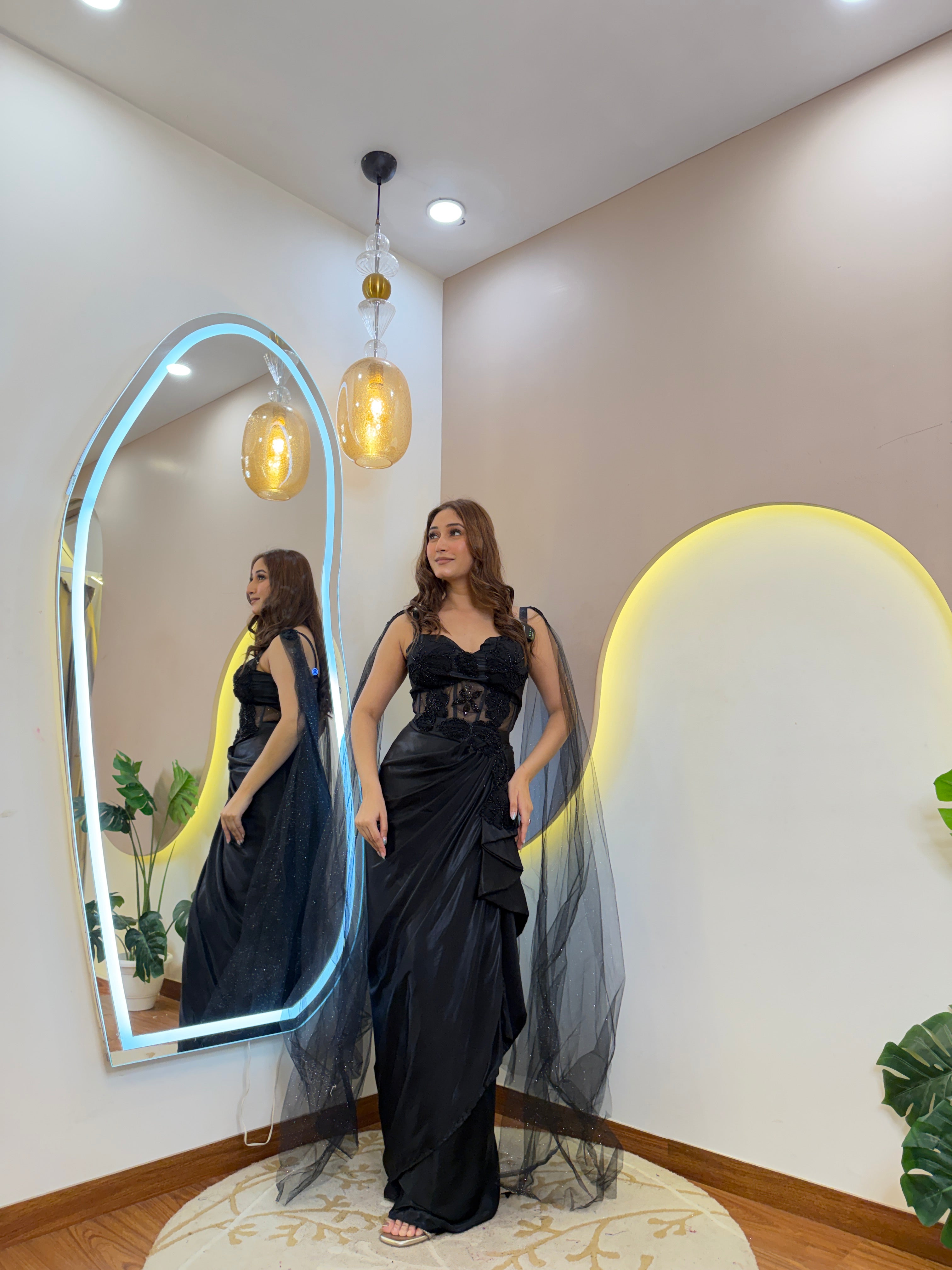 D674  OUTFIT   DRAPE SAREE