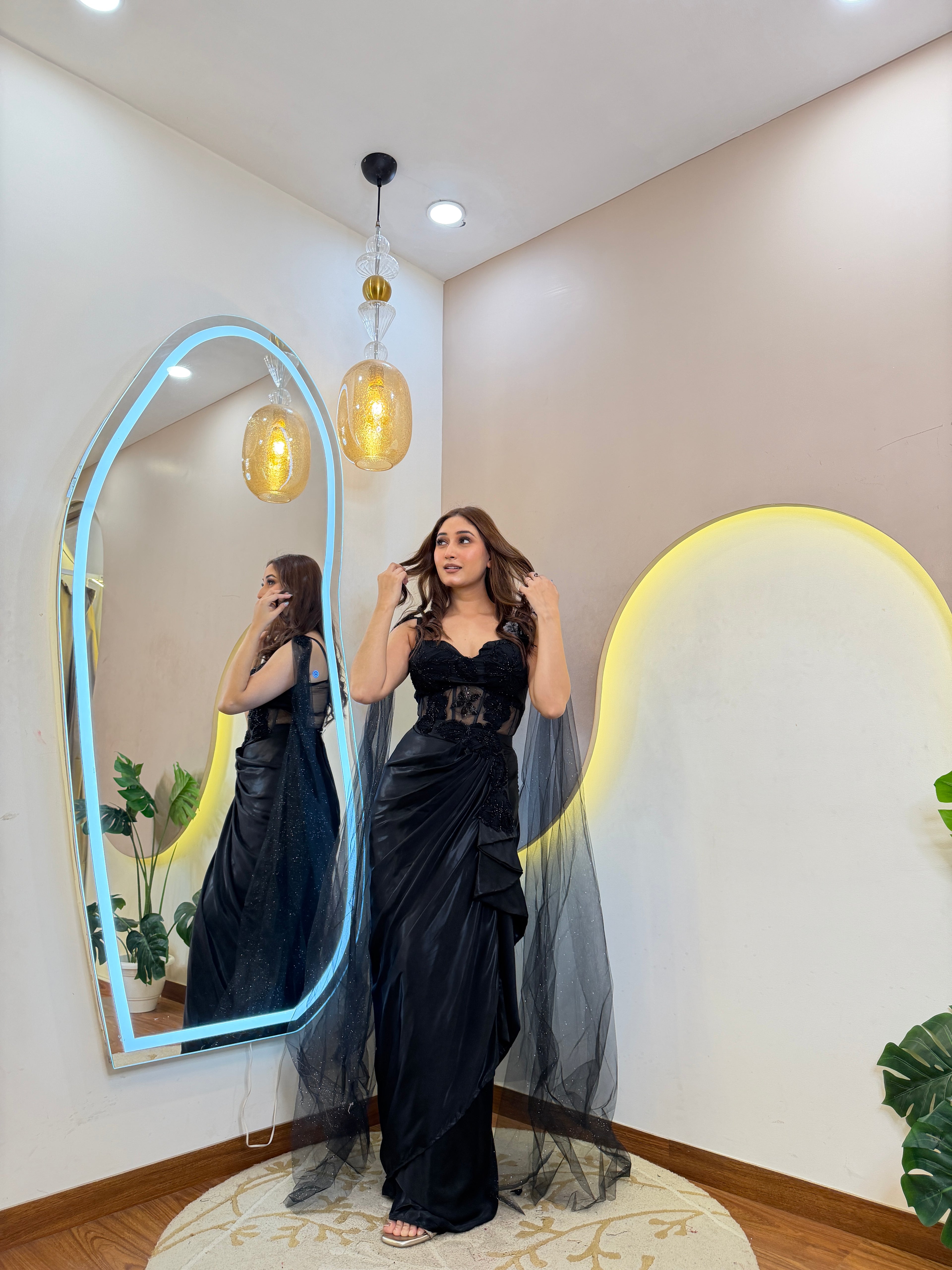 D674  OUTFIT   DRAPE SAREE