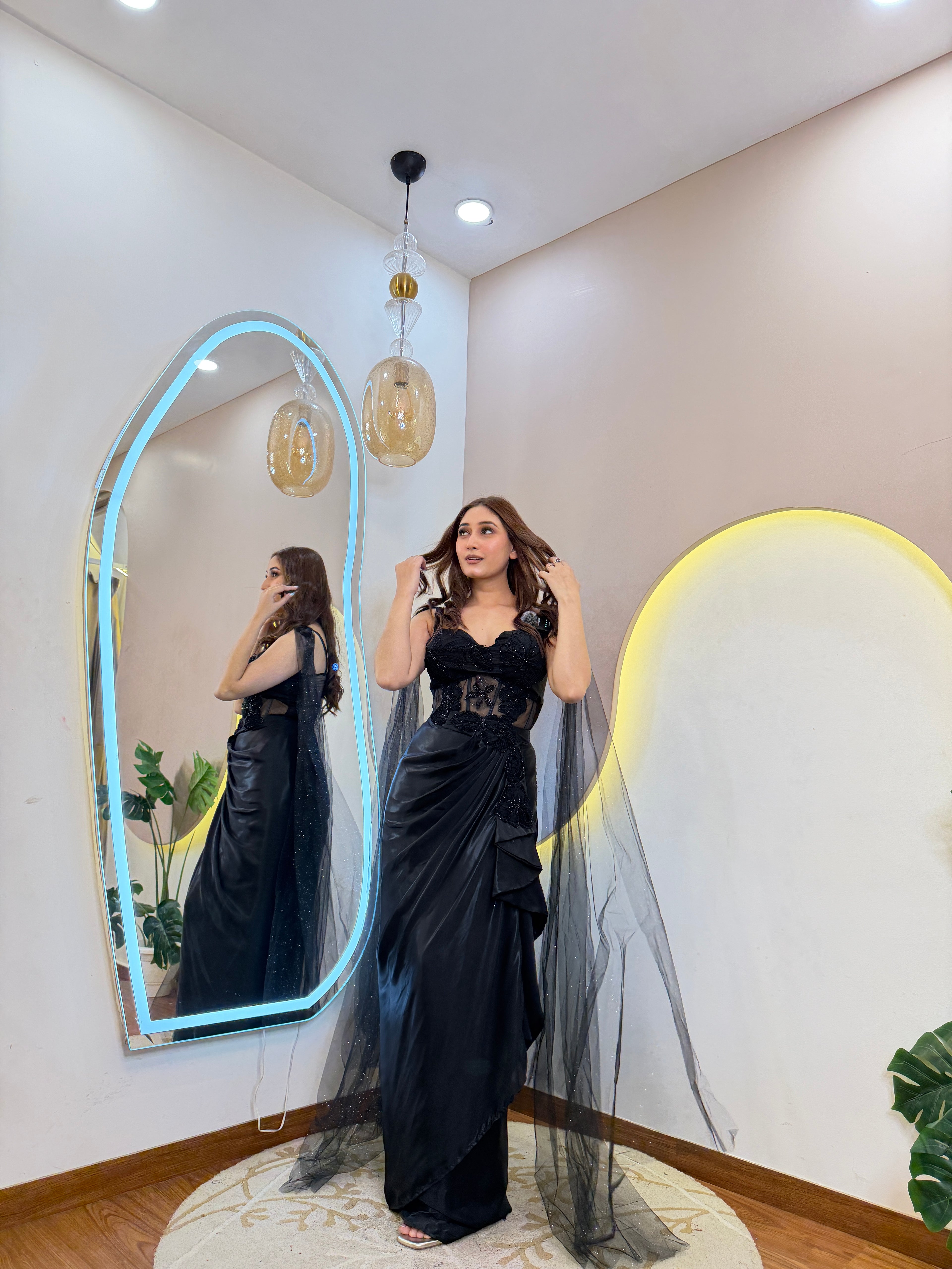 D674  OUTFIT   DRAPE SAREE