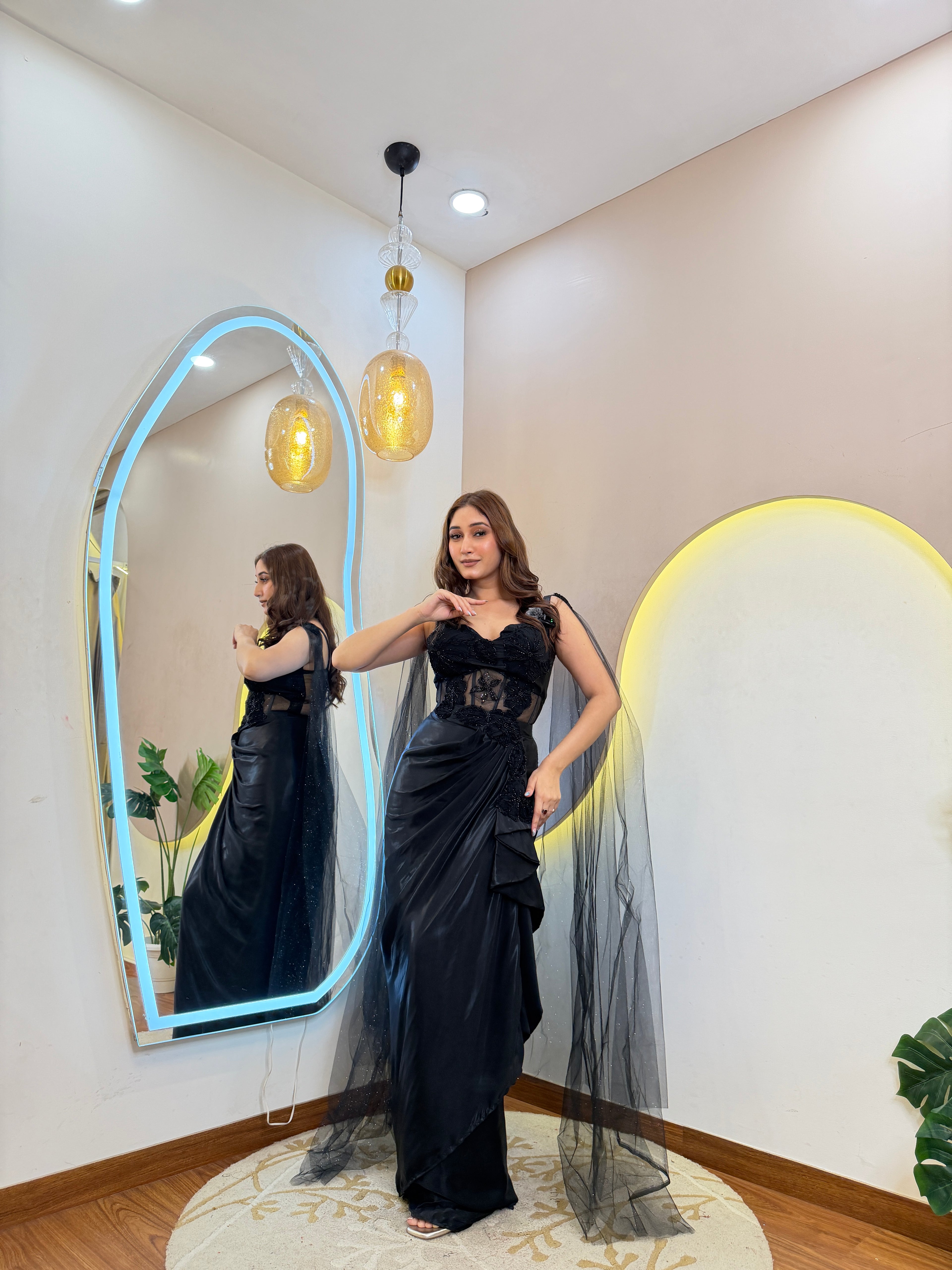 D674  OUTFIT   DRAPE SAREE