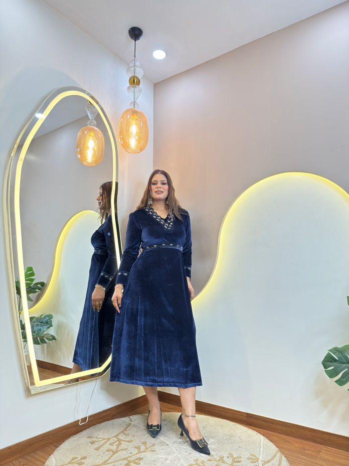 AW621 WOOLEN DRESS