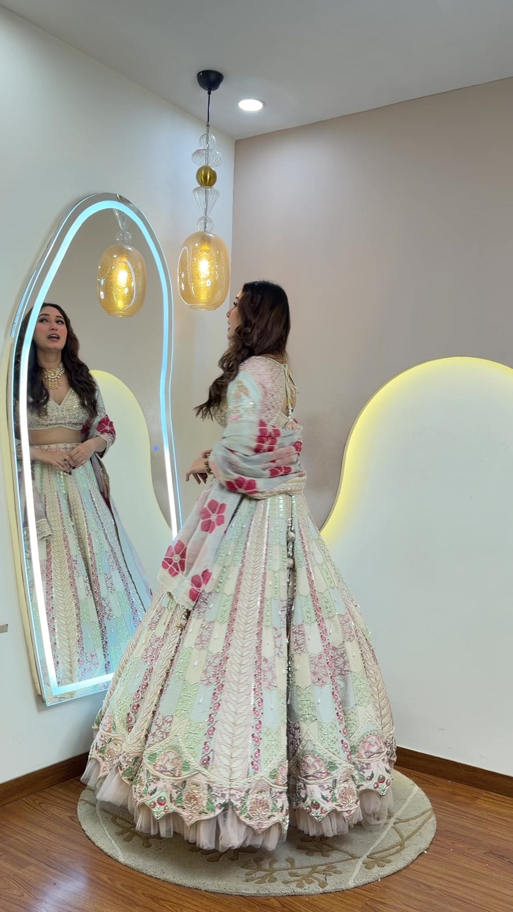 D585  LEHNGA CHOLI